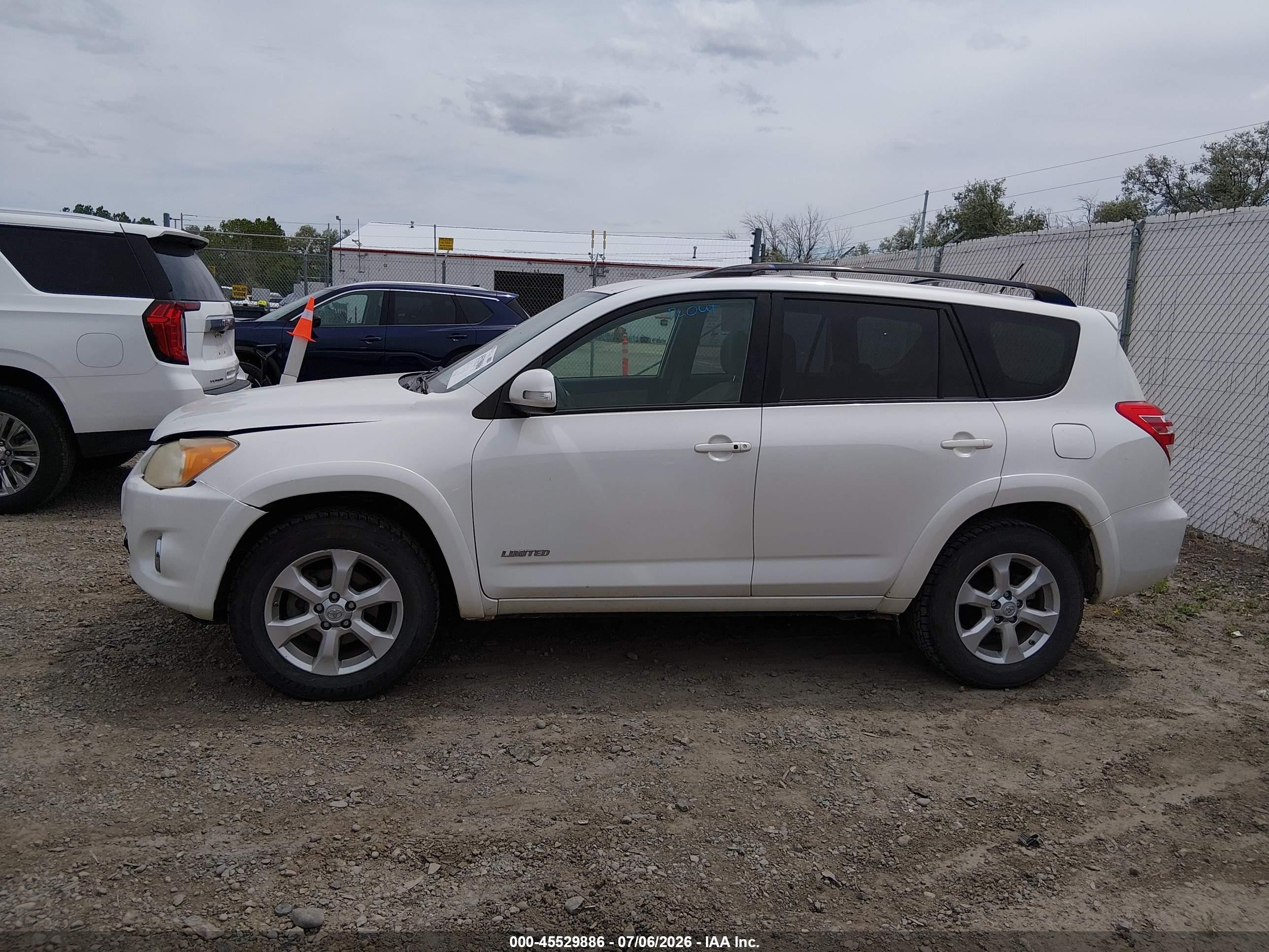 2009 Toyota Rav4 Limited V6 White vin: JTMBK31V395083034
