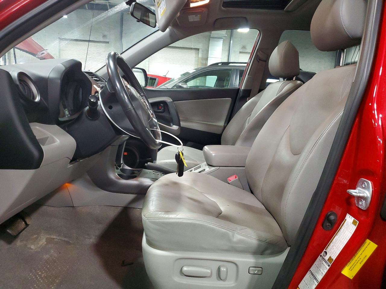 2008 Toyota Rav4 Limited Red vin: JTMBK31V485067309