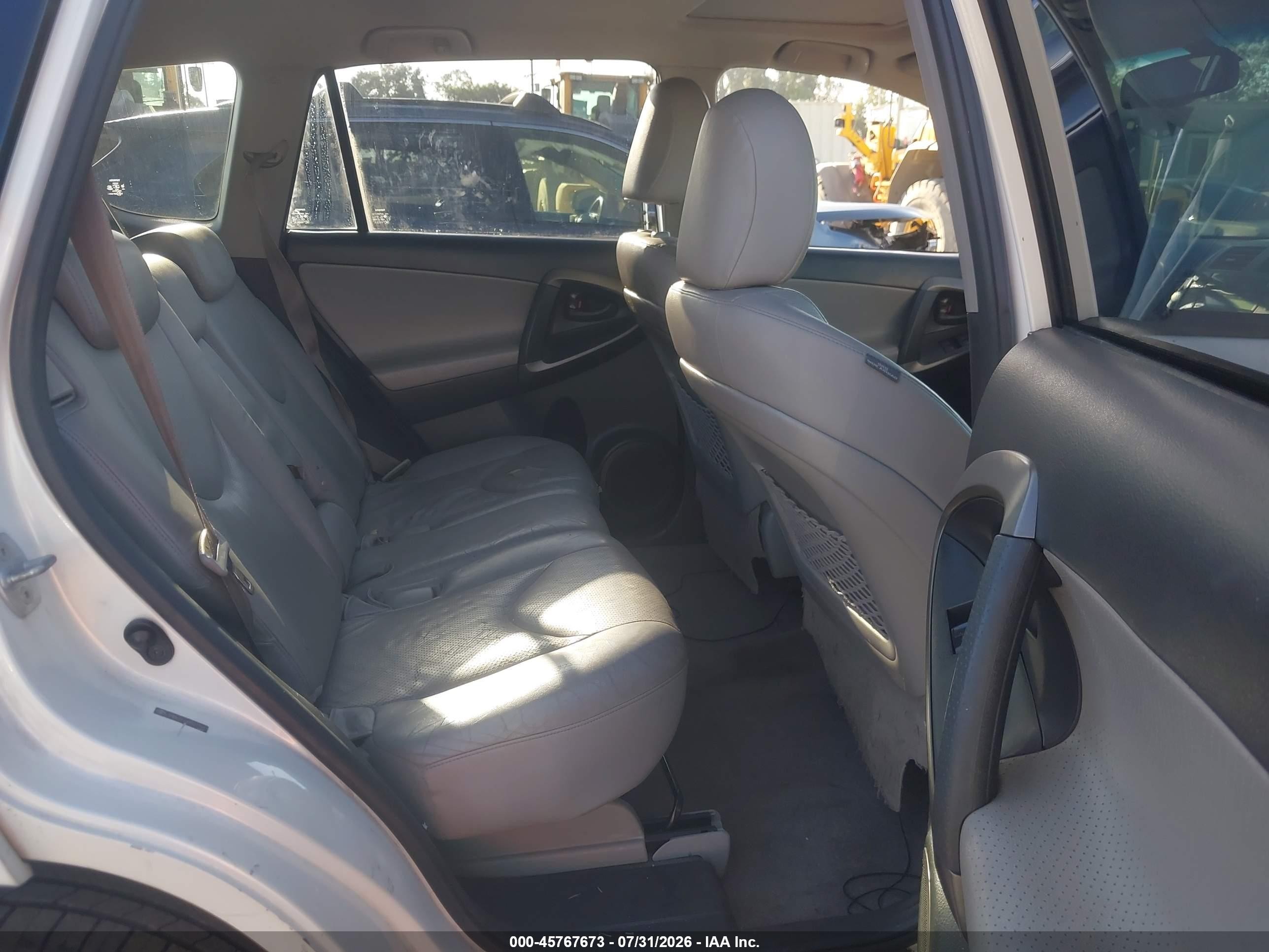 2009 Toyota Rav4 Limited V6 White vin: JTMBK31V495077937