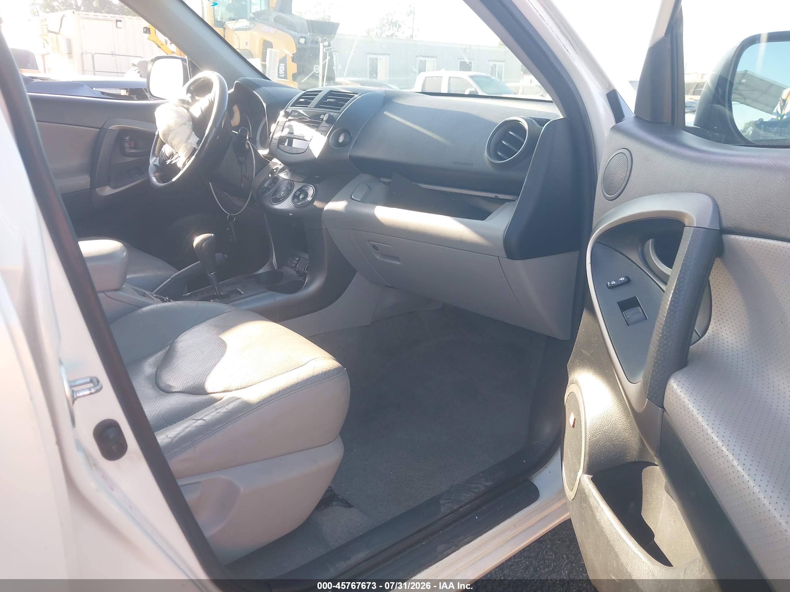 2009 Toyota Rav4 Limited V6 White vin: JTMBK31V495077937