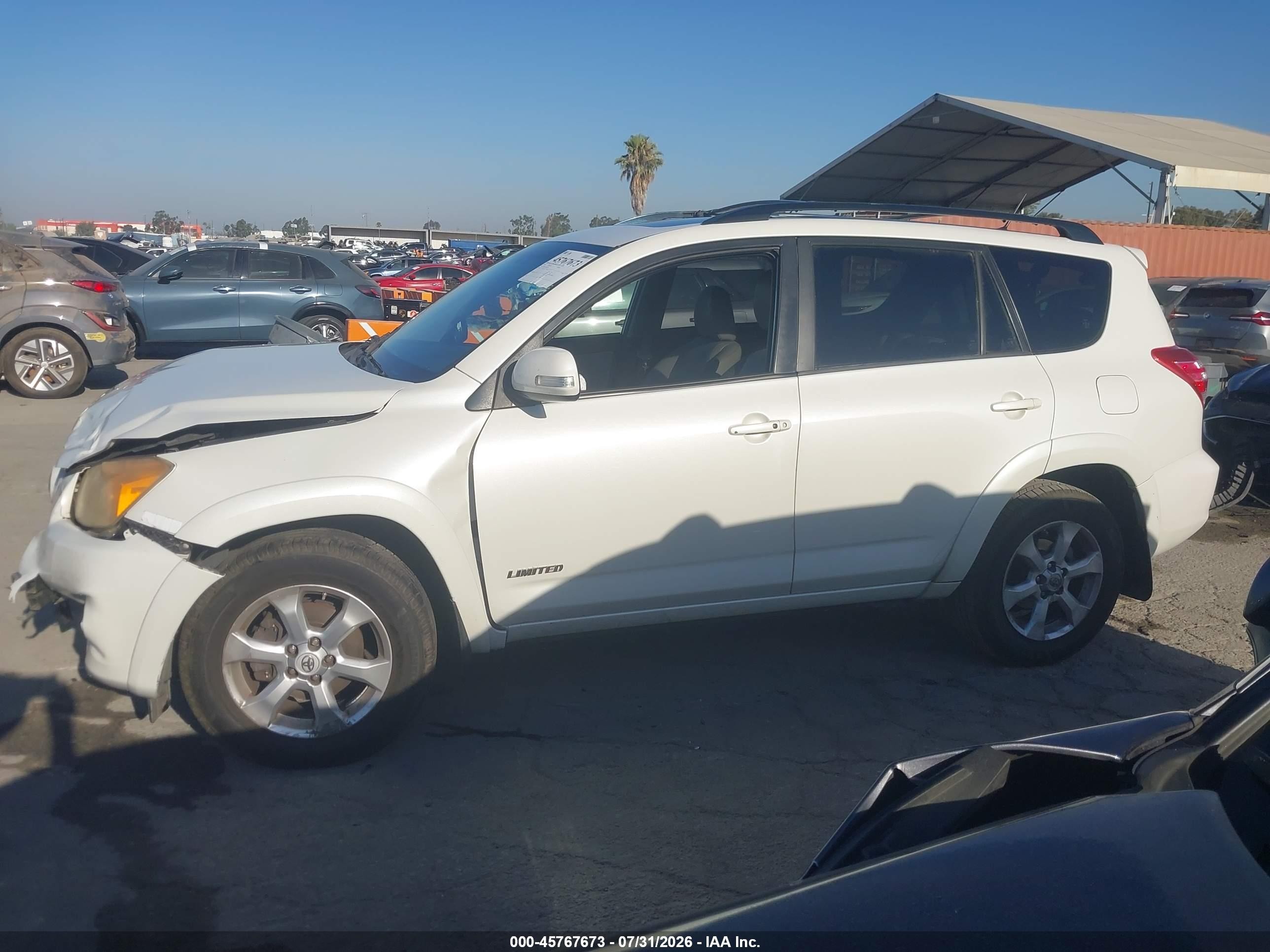 2009 Toyota Rav4 Limited V6 White vin: JTMBK31V495077937