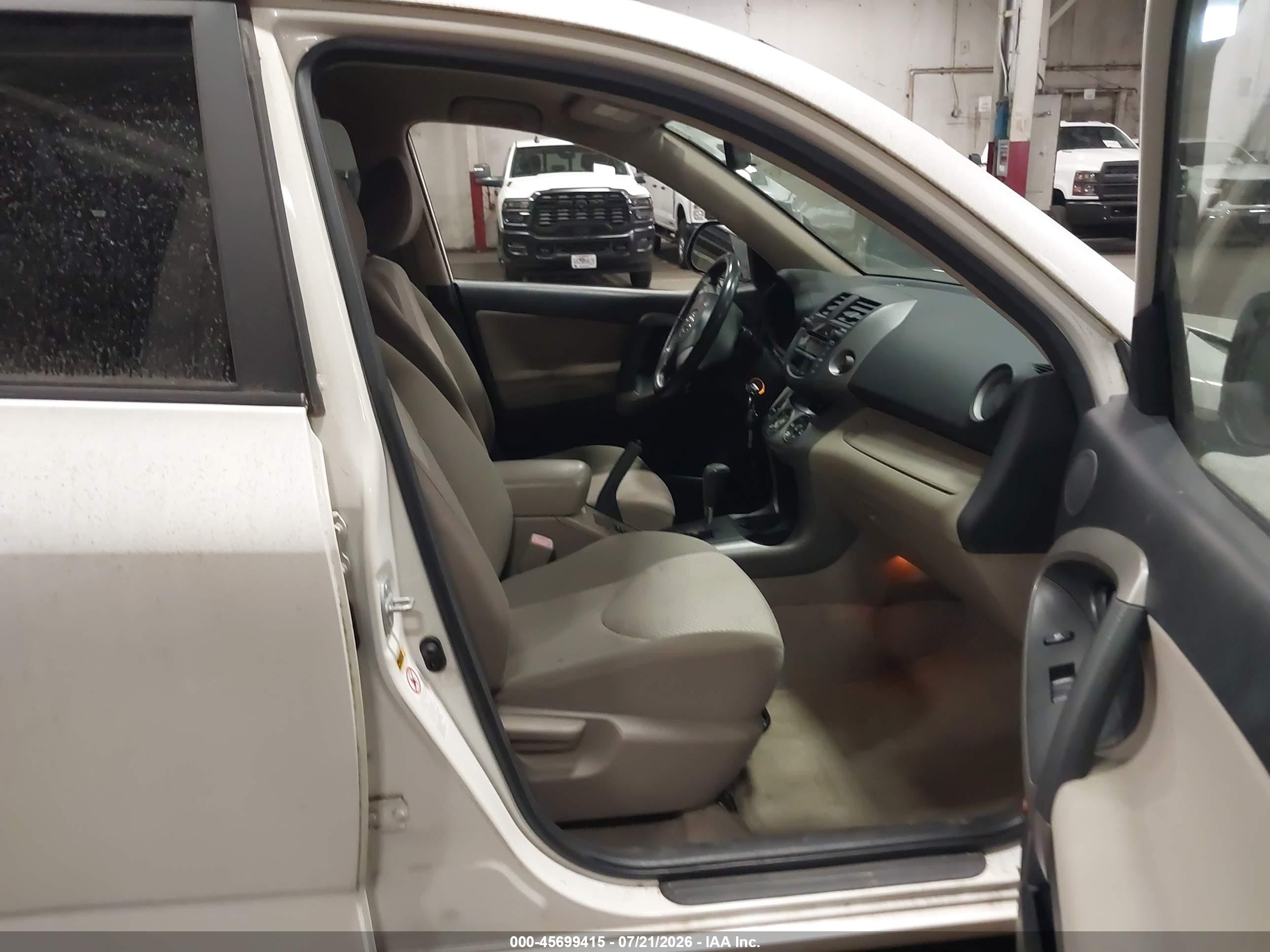 2006 Toyota Rav4 Limited V6 White vin: JTMBK31V565002336