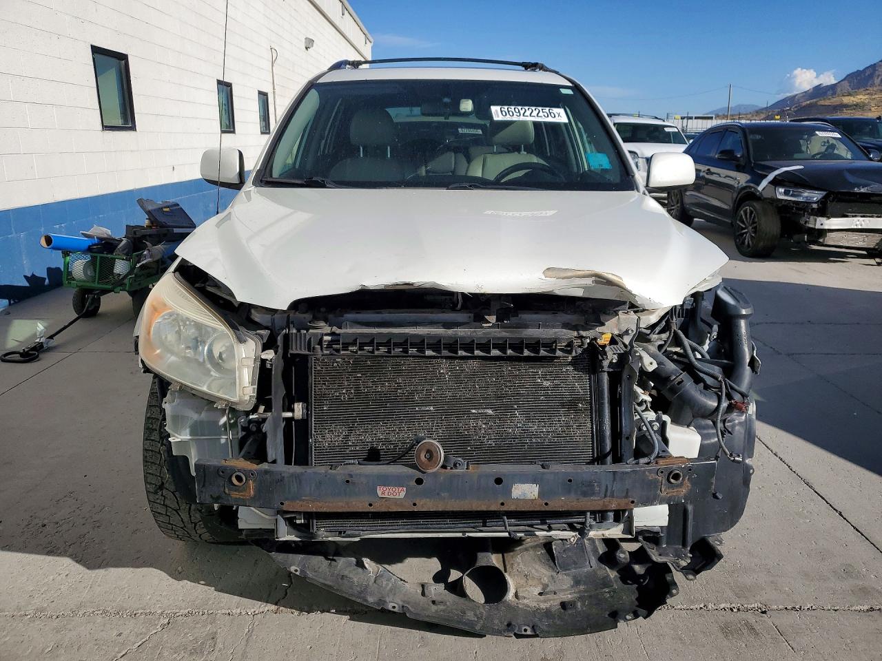 2008 Toyota Rav4 Limited White vin: JTMBK31V585061230