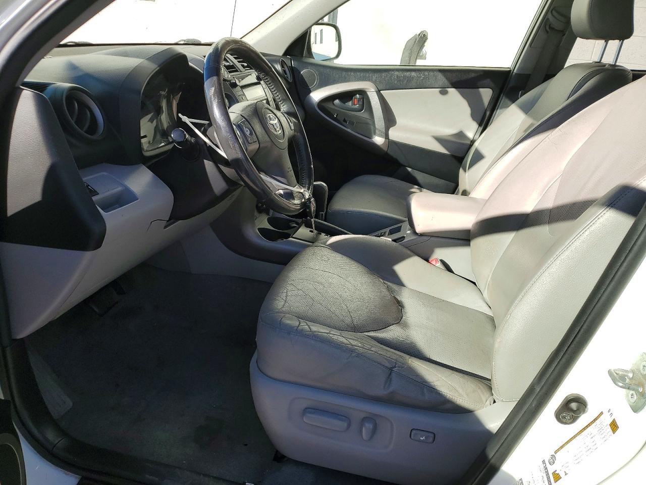 2008 Toyota Rav4 Limited White vin: JTMBK31V585061230