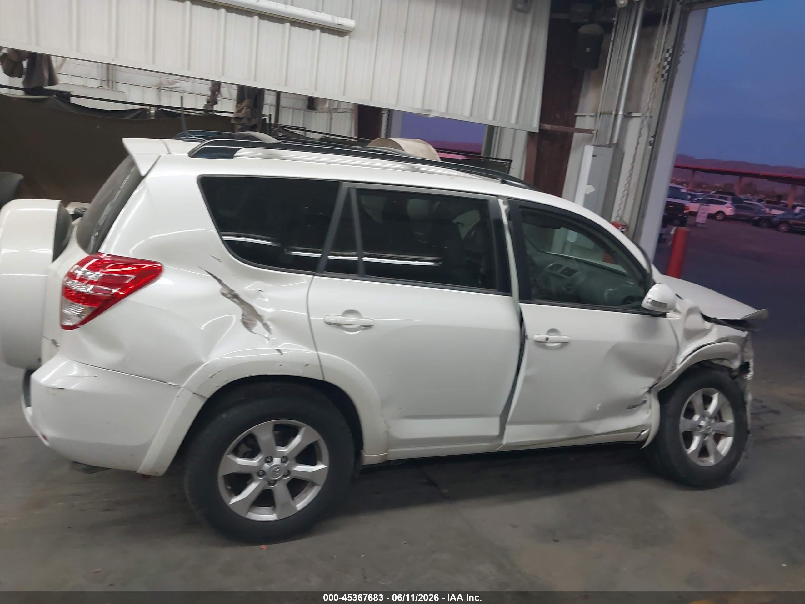 2009 Toyota Rav4 Limited V6 White vin: JTMBK31V595080507
