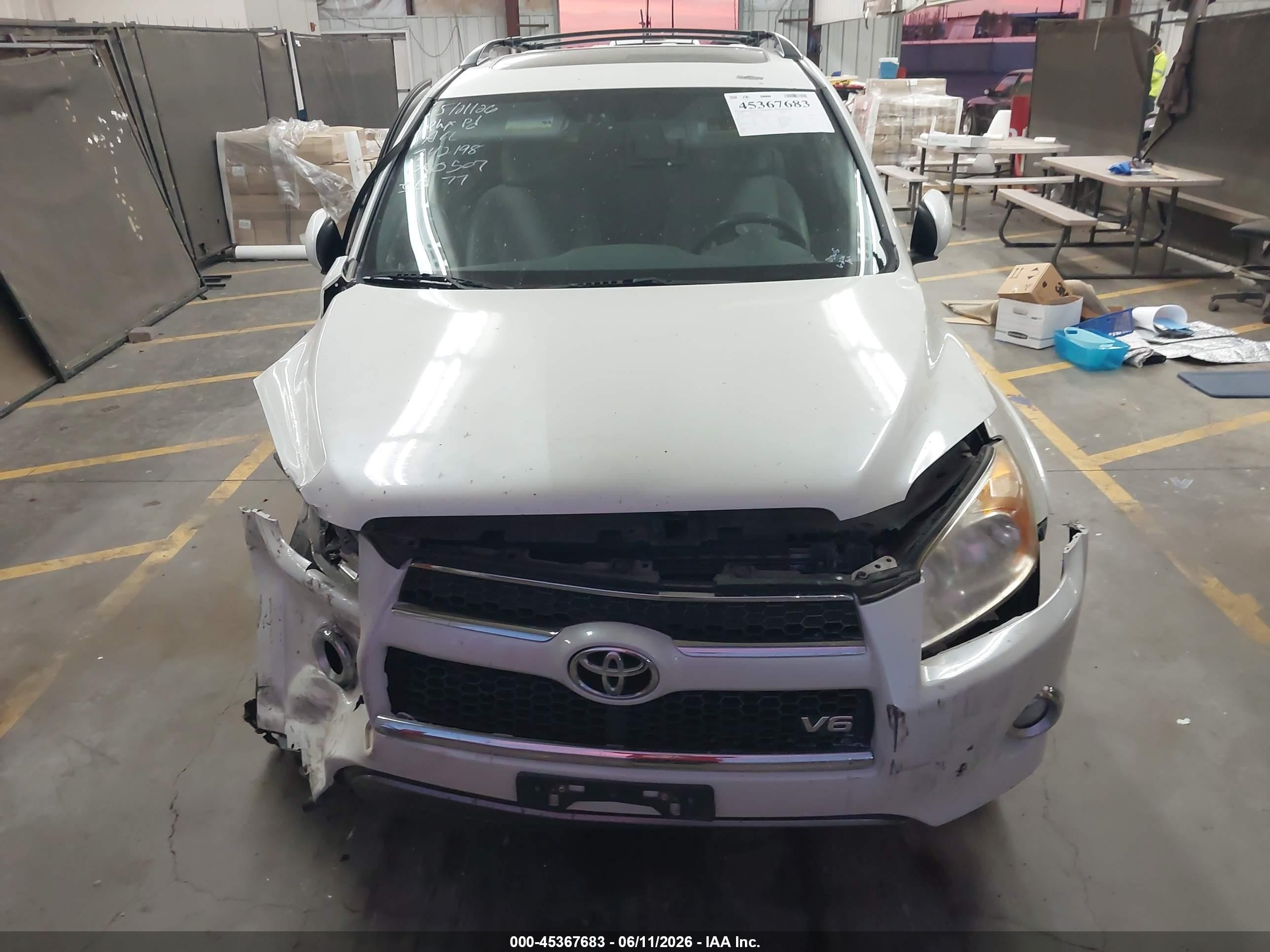 2009 Toyota Rav4 Limited V6 White vin: JTMBK31V595080507