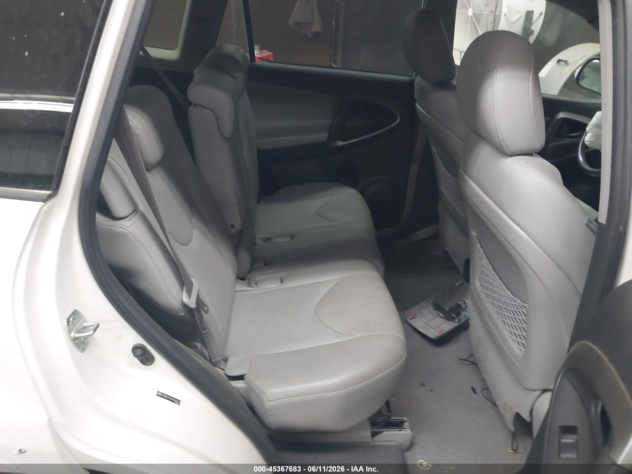 2009 Toyota Rav4 Limited V6 White vin: JTMBK31V595080507