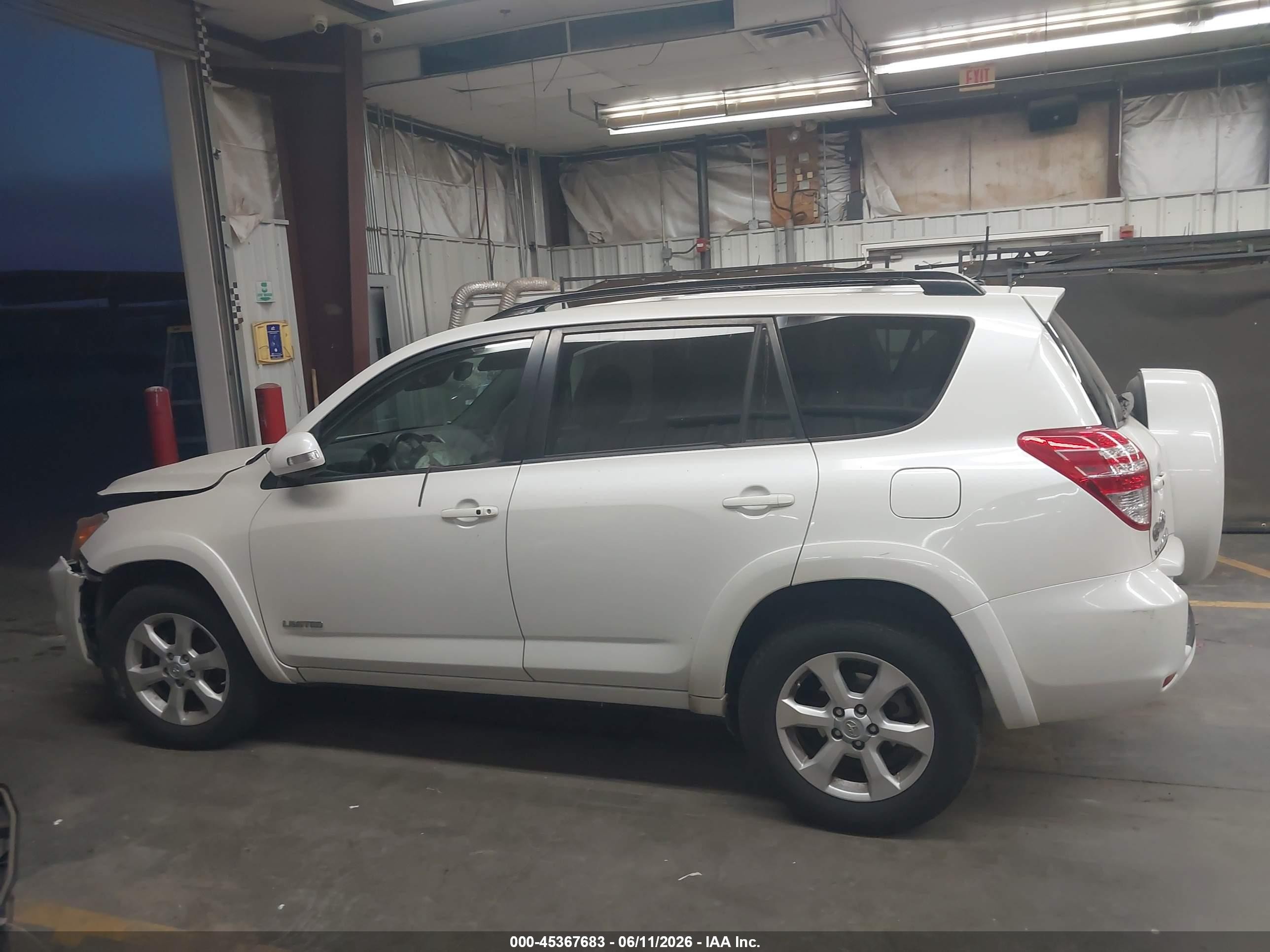 2009 Toyota Rav4 Limited V6 White vin: JTMBK31V595080507