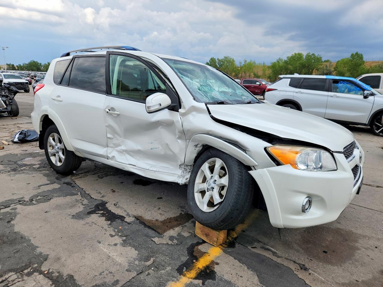 2009 Toyota Rav4 Limited White vin: JTMBK31V595082824