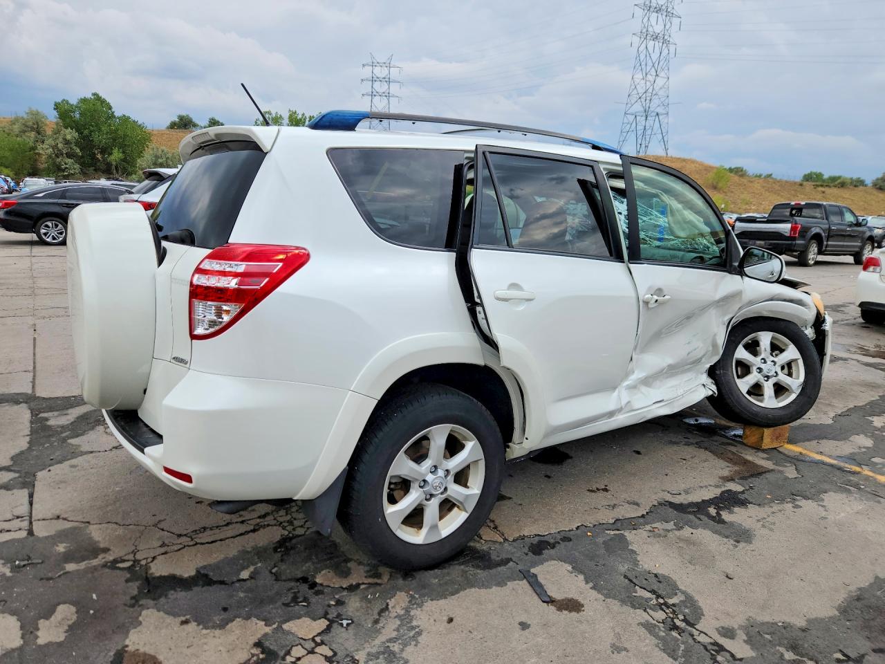 2009 Toyota Rav4 Limited White vin: JTMBK31V595082824