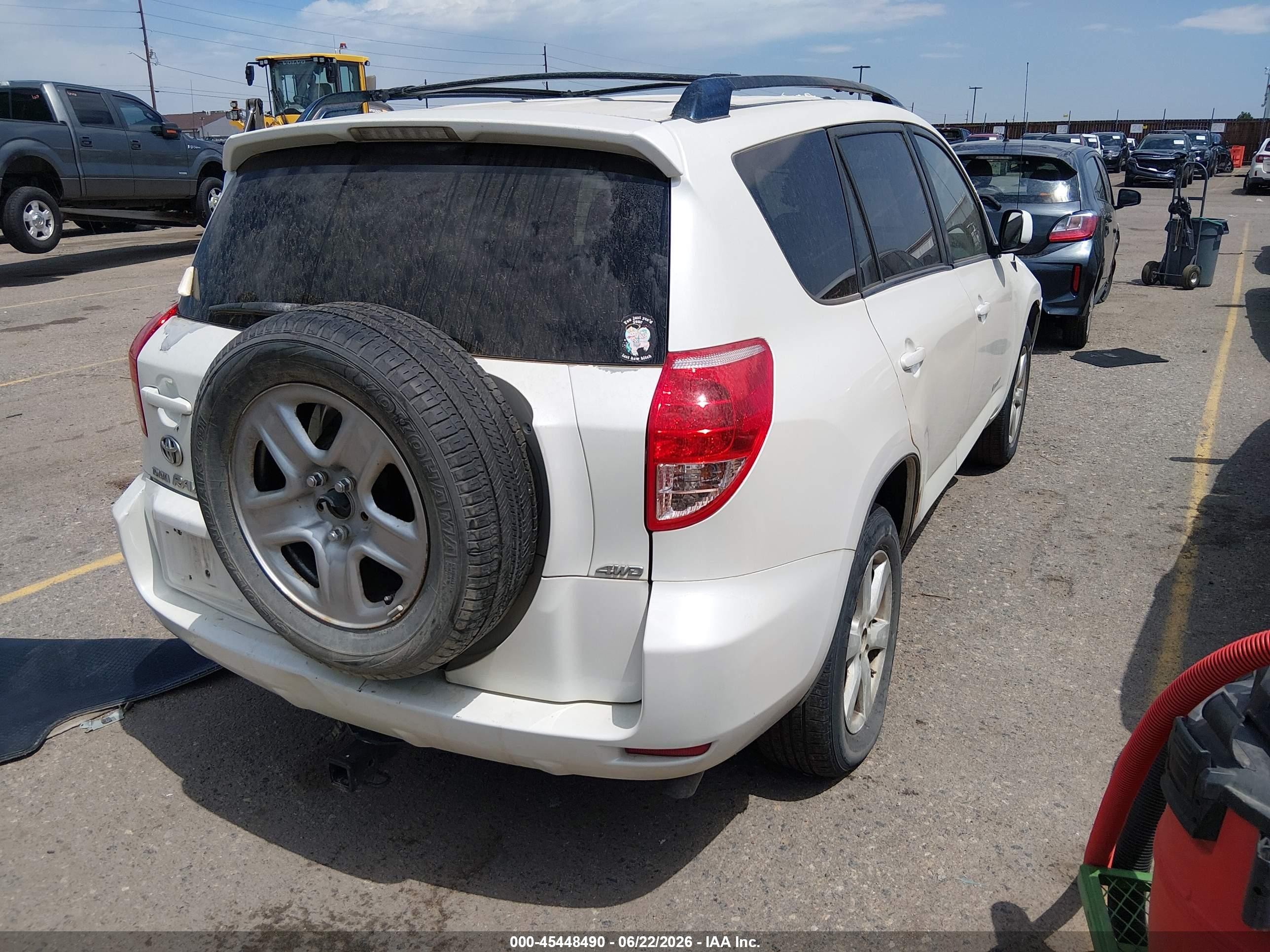 2007 Toyota Rav4 Limited White vin: JTMBK31V675018546