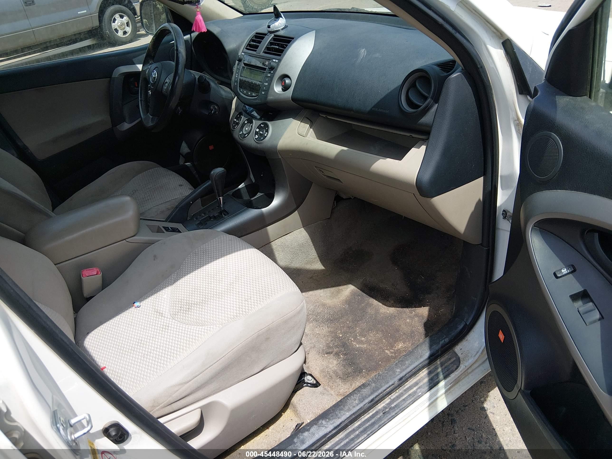 2007 Toyota Rav4 Limited White vin: JTMBK31V675018546