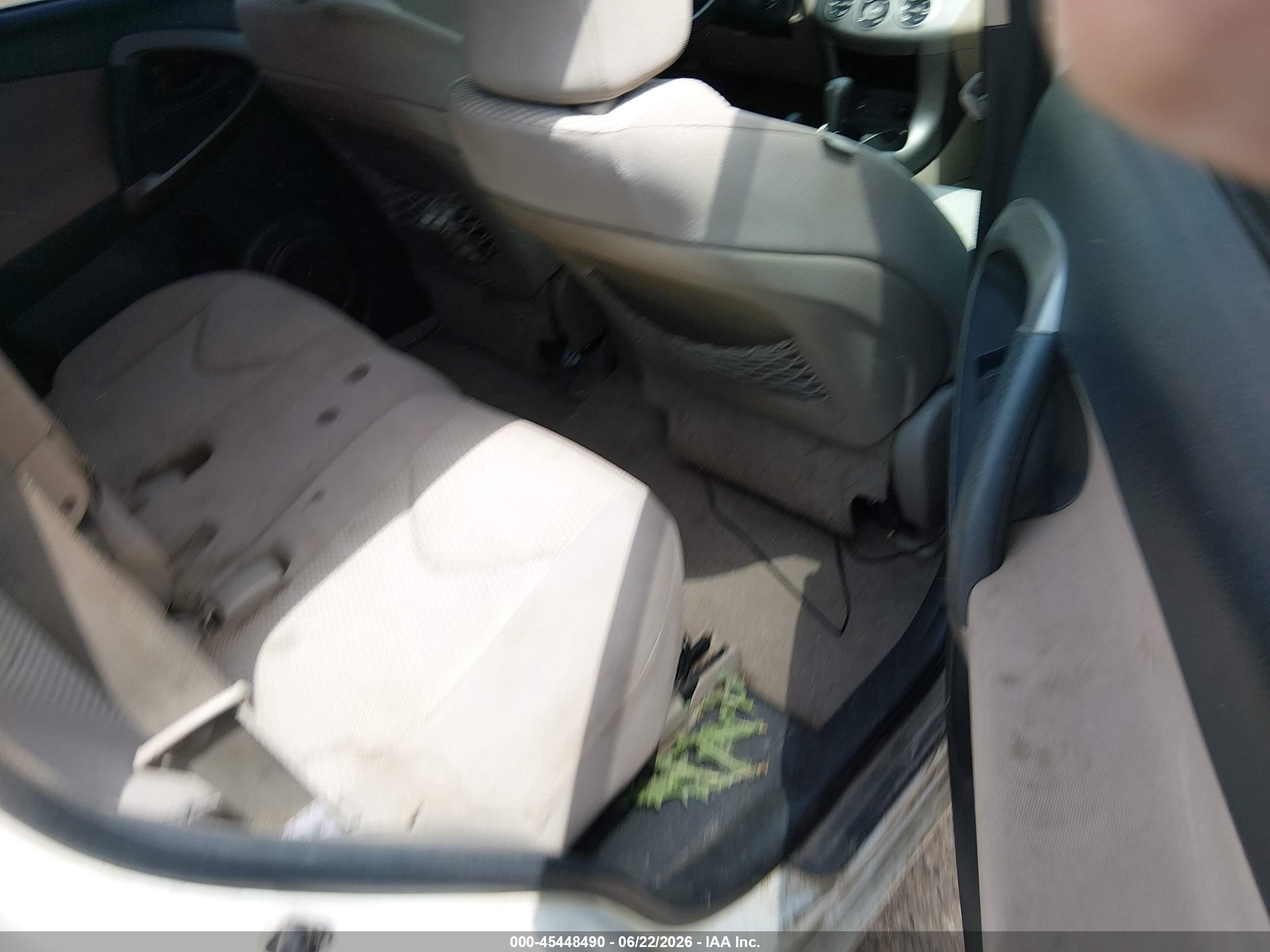 2007 Toyota Rav4 Limited White vin: JTMBK31V675018546