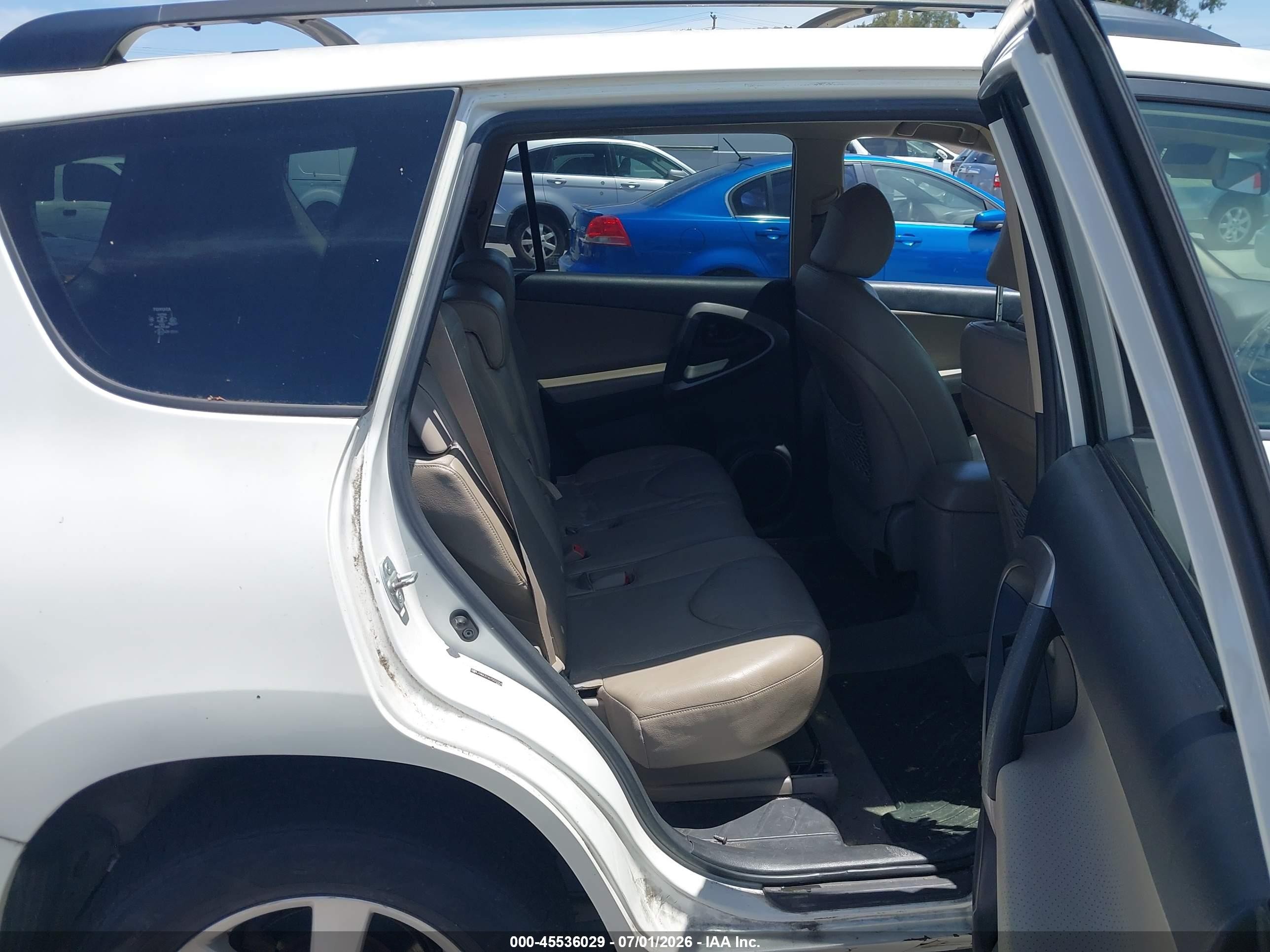2007 Toyota Rav4 Limited White vin: JTMBK31V675033354