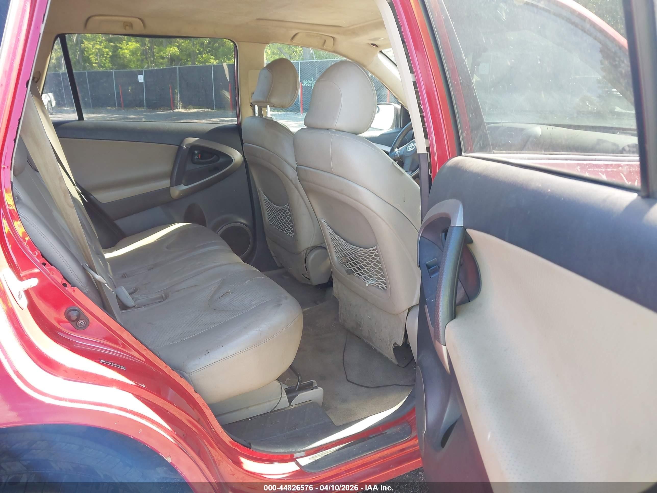 2007 Toyota Rav4 Limited V6 Red vin: JTMBK31V676014054