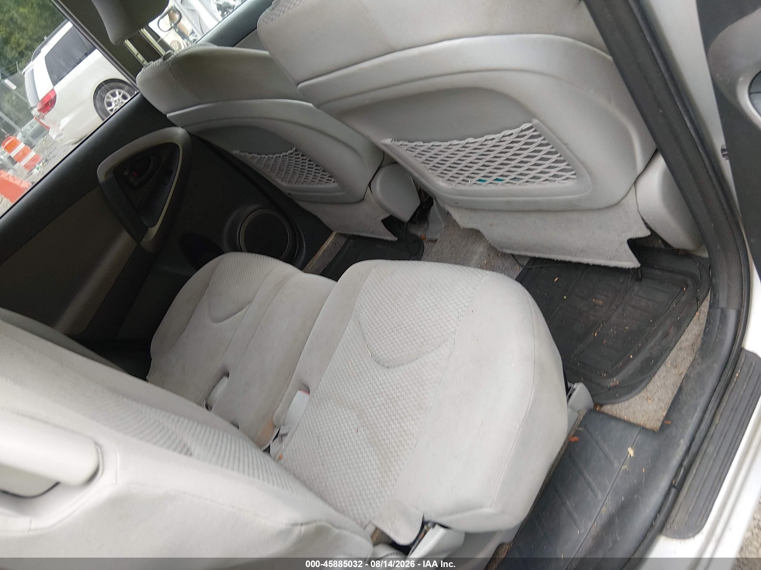 2008 Toyota Rav4 Ltd Silver vin: JTMBK31V685049927