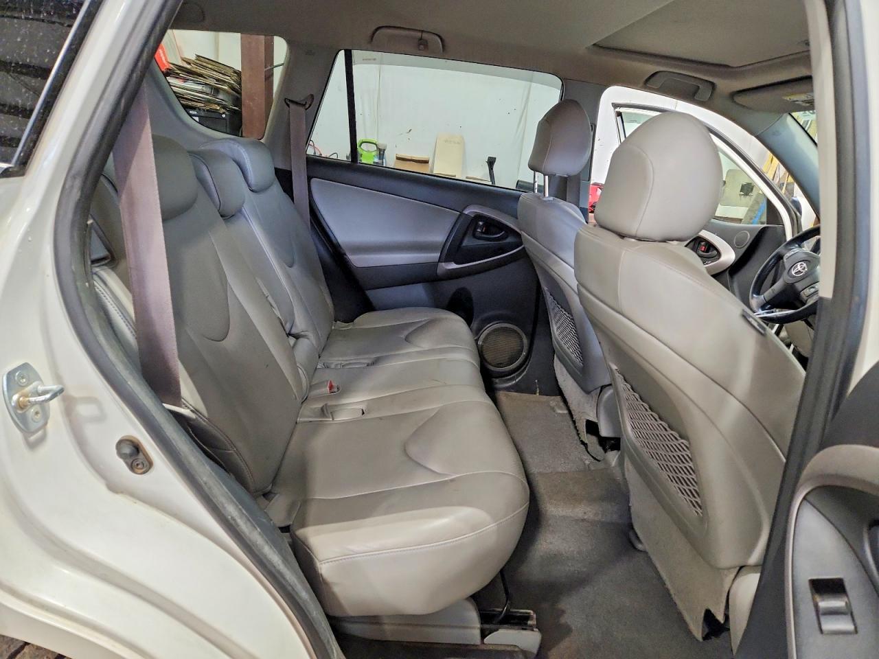 2008 Toyota Rav4 Limited White vin: JTMBK31V685050088