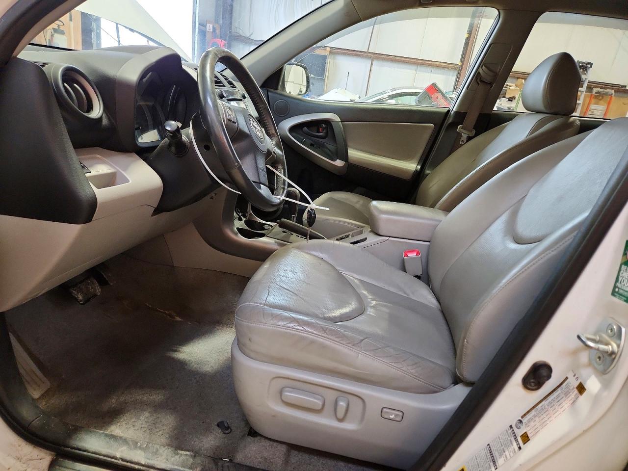 2008 Toyota Rav4 Limited White vin: JTMBK31V685050088