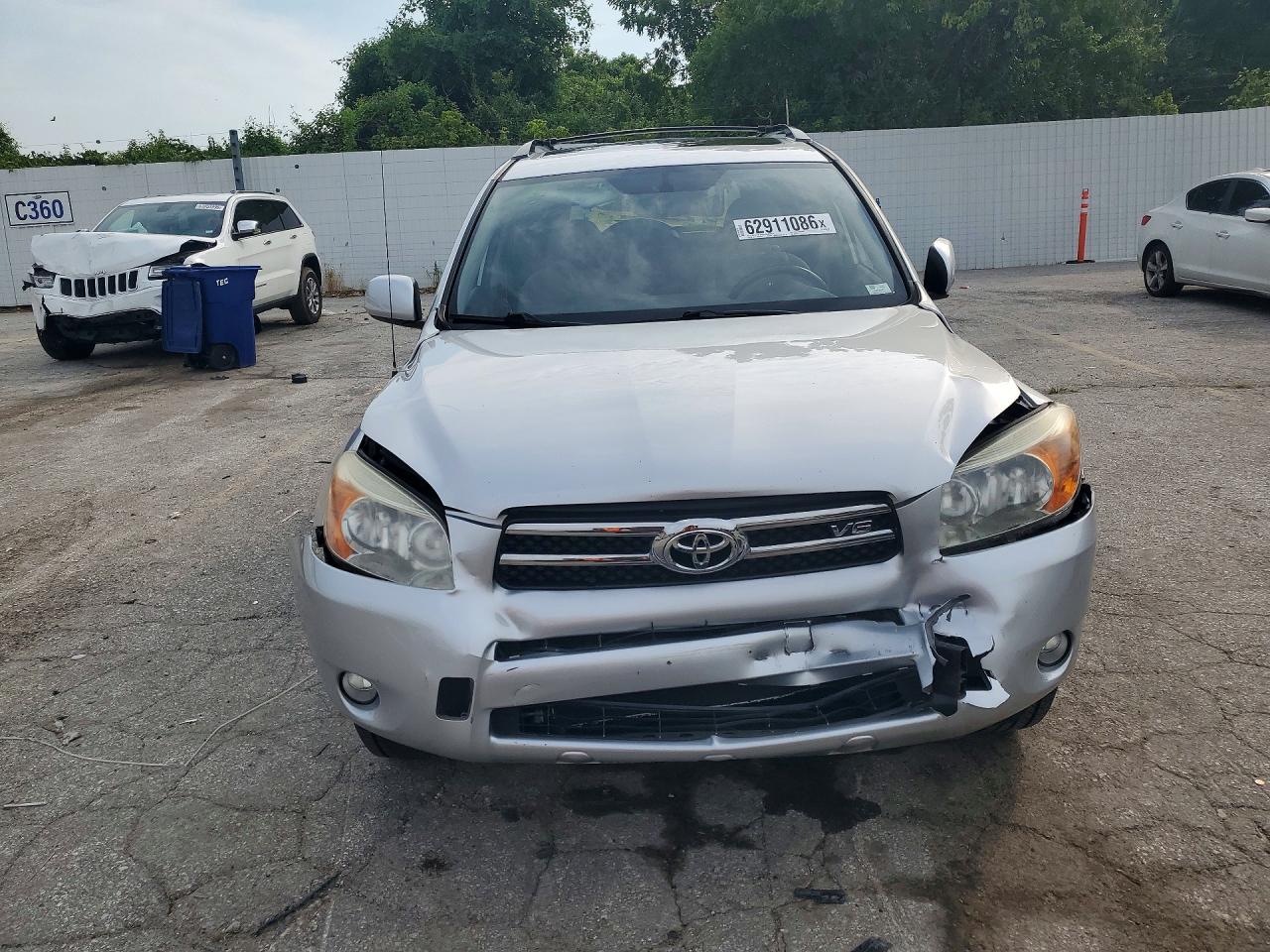 2008 Toyota Rav4 Limited Silver vin: JTMBK31V686042017