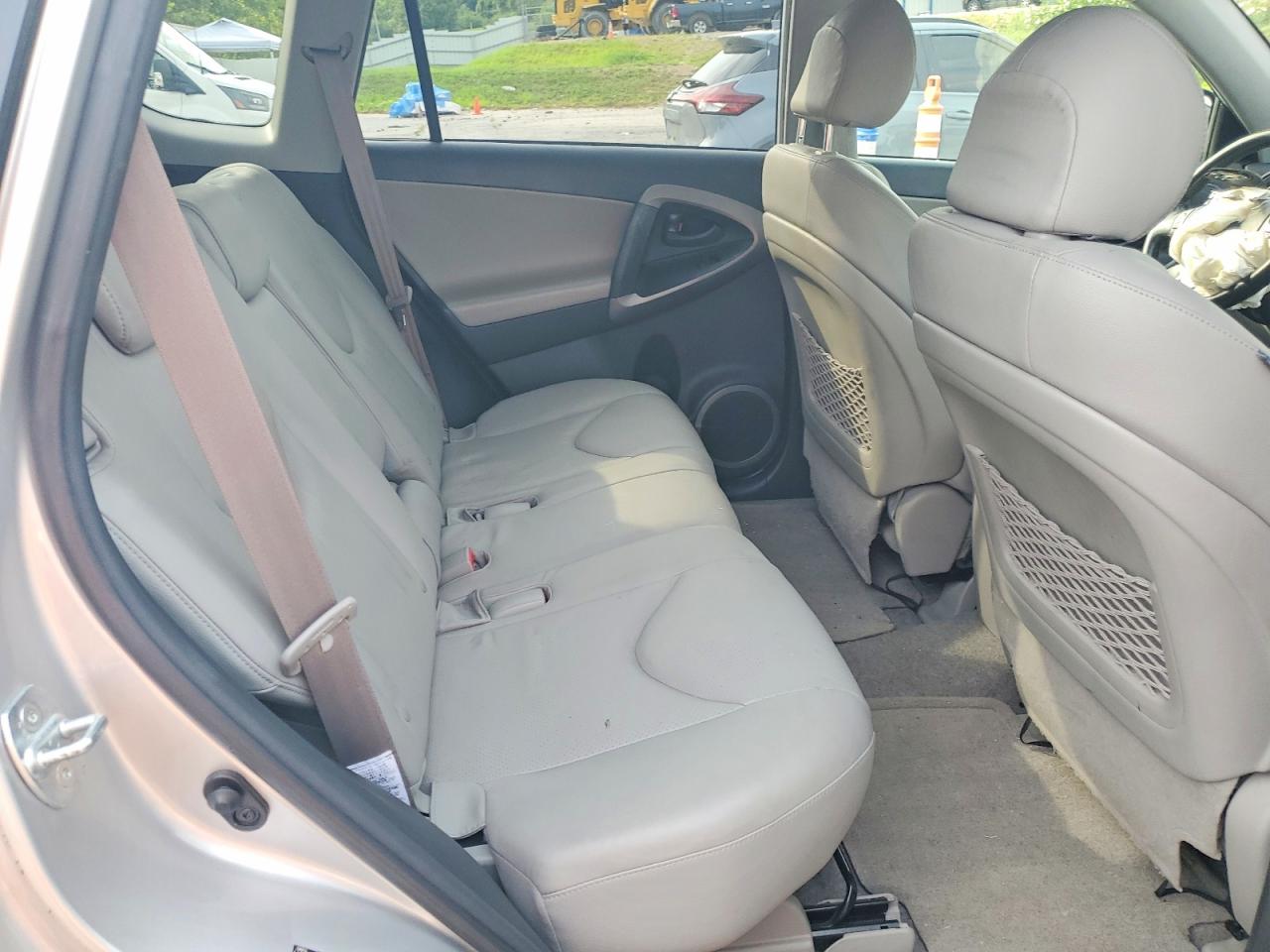 2008 Toyota Rav4 Limited Silver vin: JTMBK31V686042017