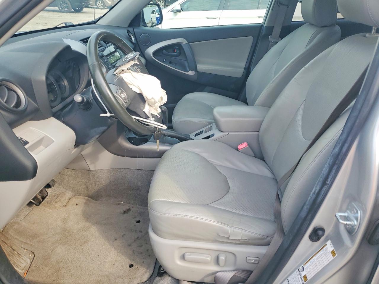 2008 Toyota Rav4 Limited Silver vin: JTMBK31V686042017