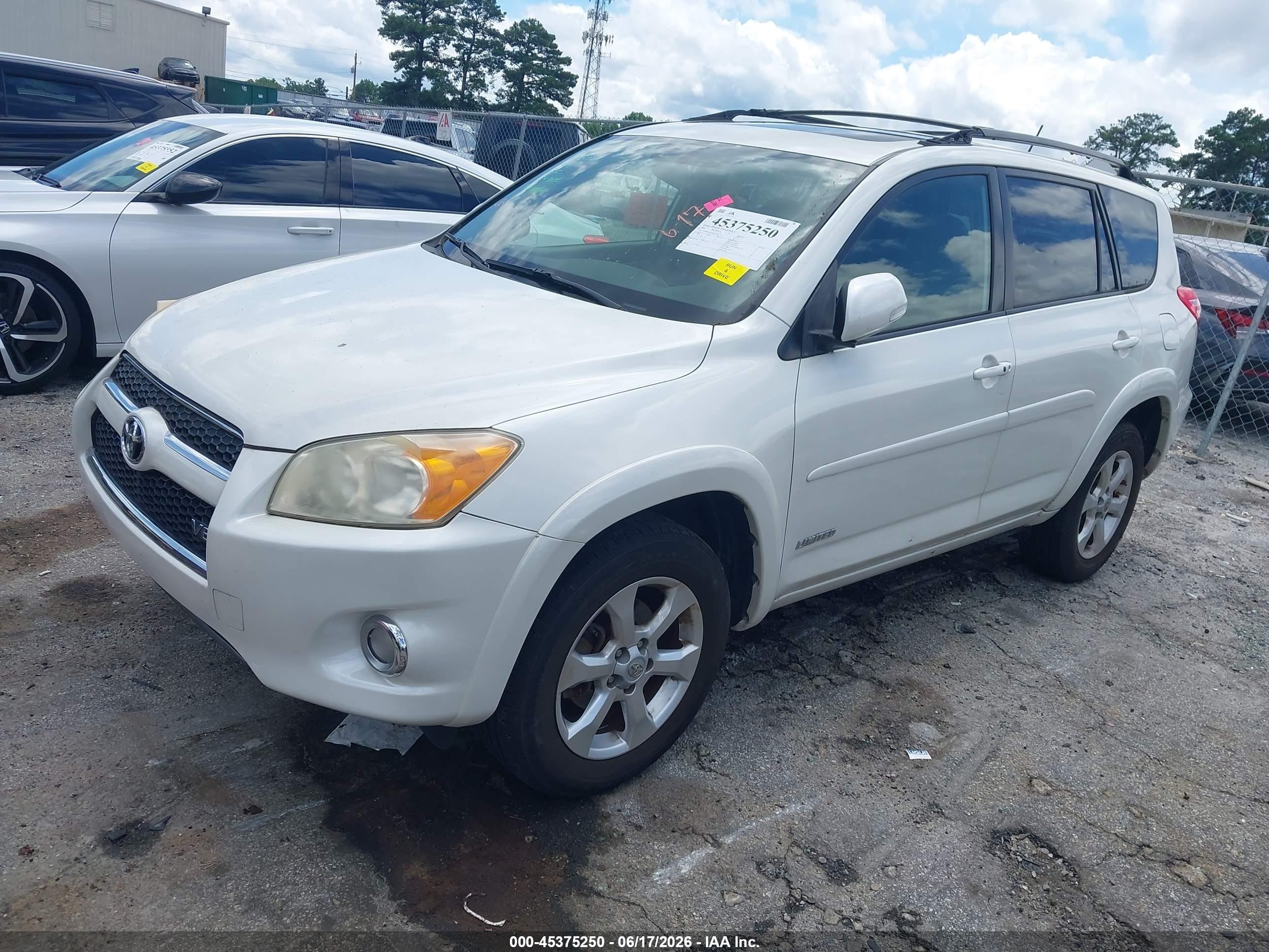 2009 Toyota Rav4 Limited V6 White vin: JTMBK31V695081925