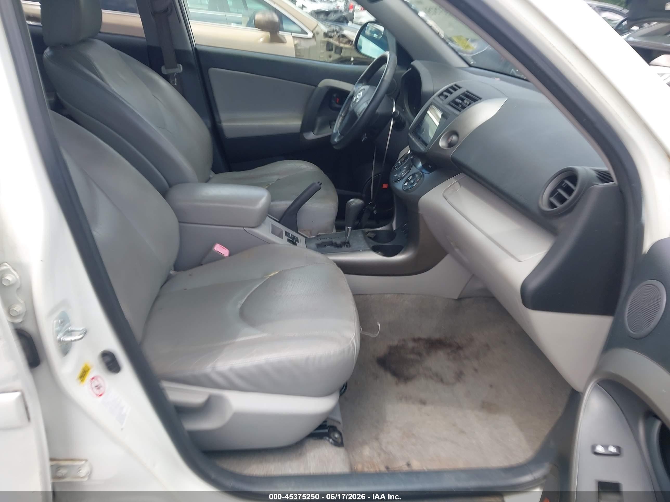 2009 Toyota Rav4 Limited V6 White vin: JTMBK31V695081925