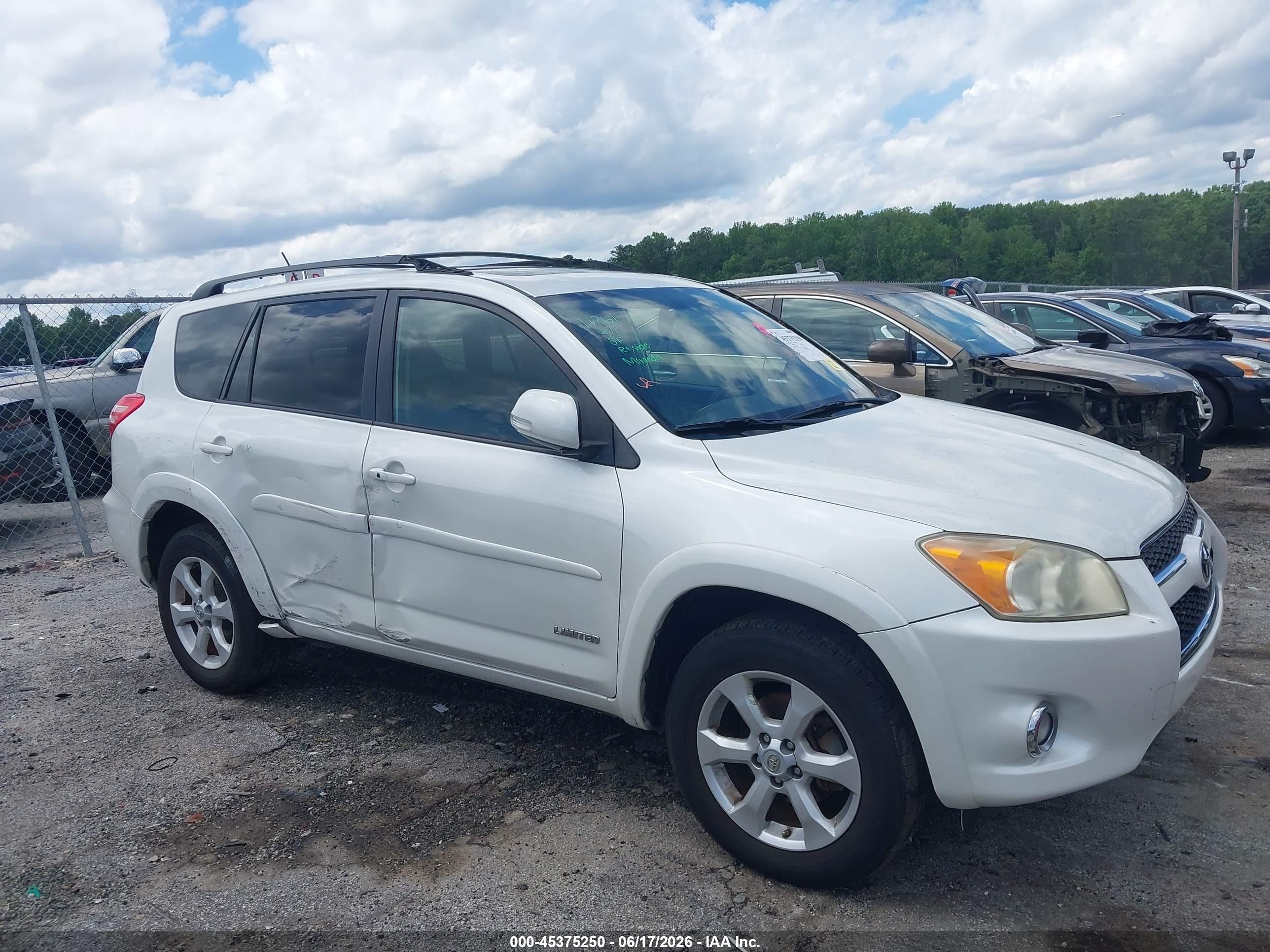 2009 Toyota Rav4 Limited V6 White vin: JTMBK31V695081925