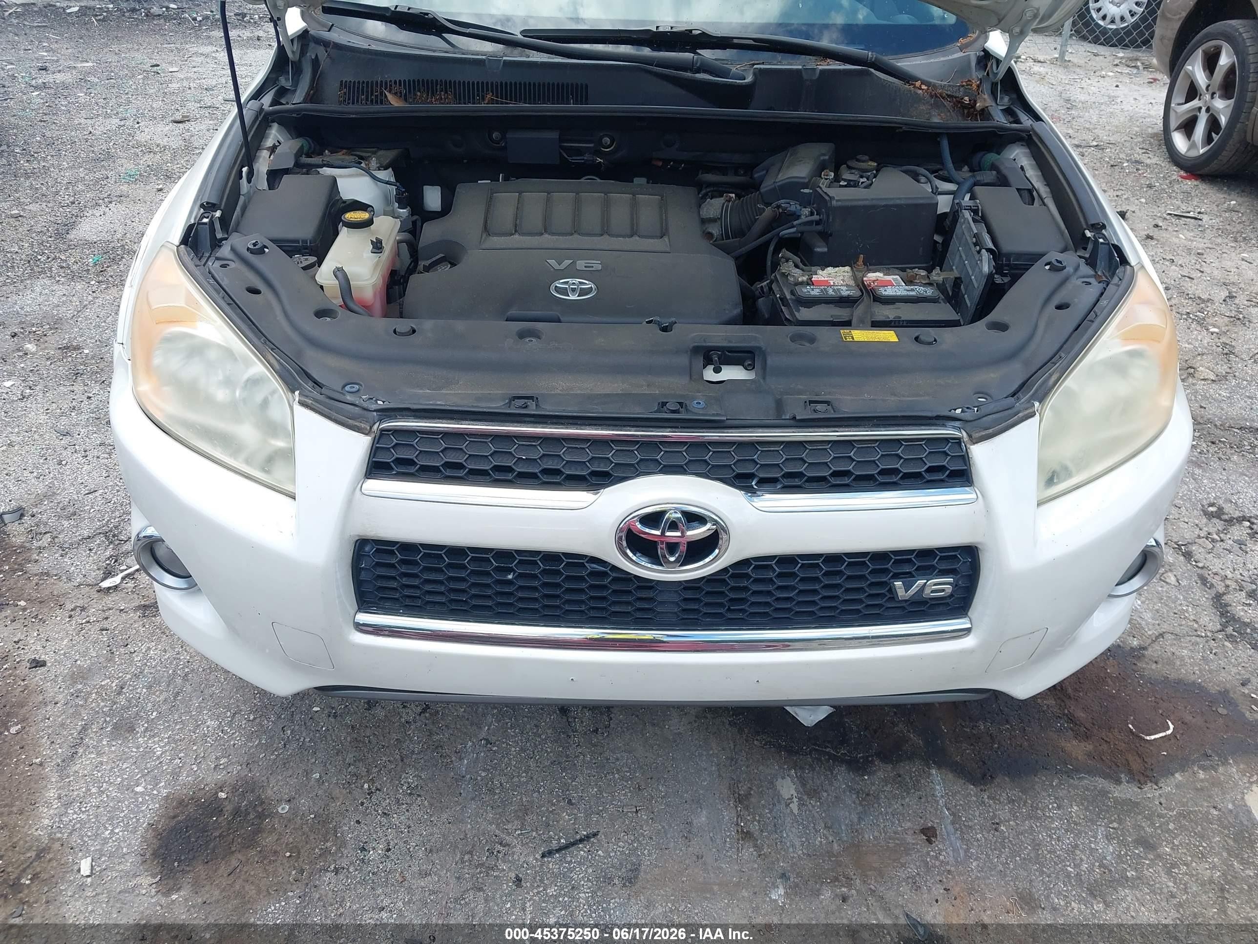 2009 Toyota Rav4 Limited V6 White vin: JTMBK31V695081925