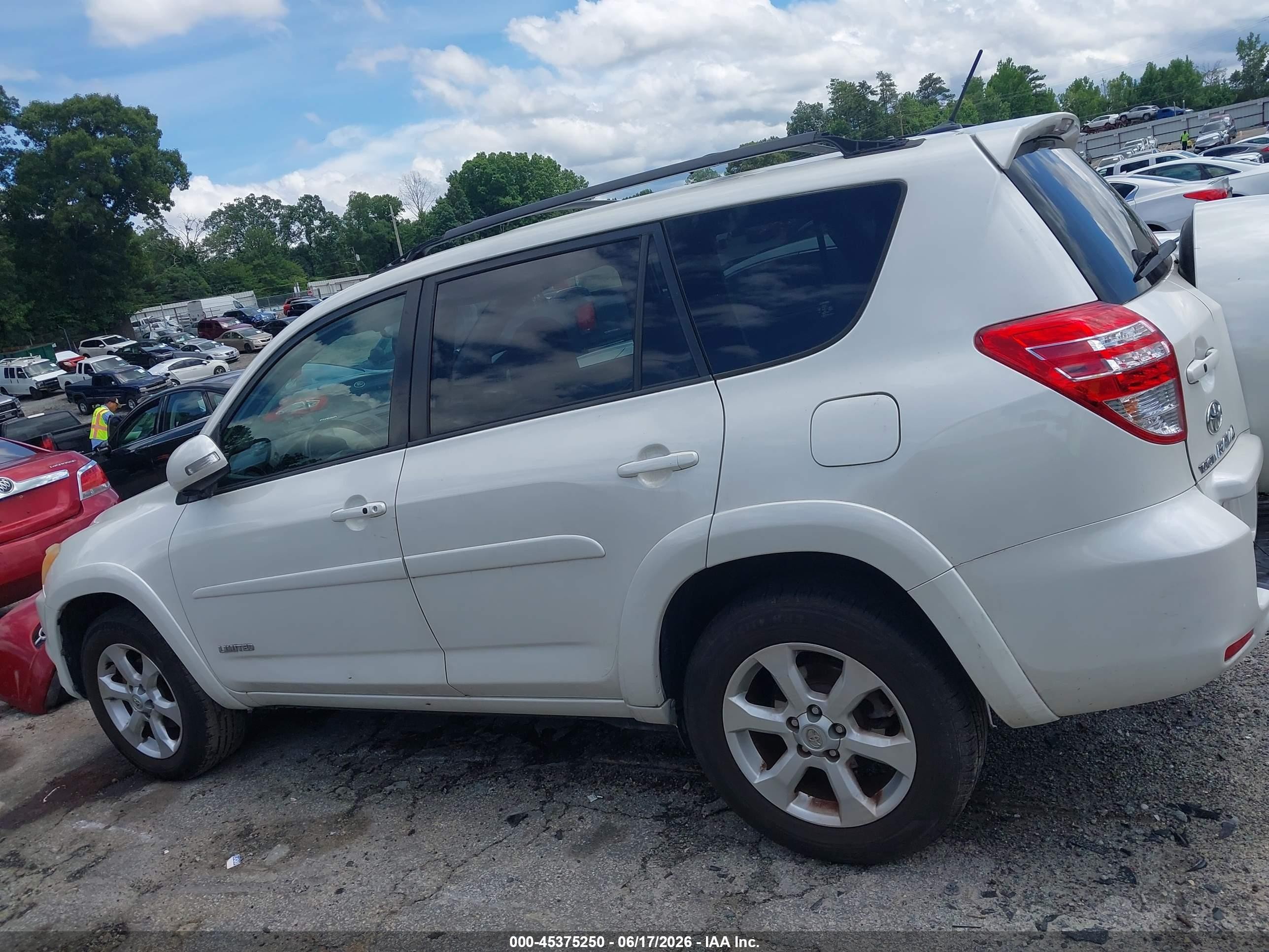 2009 Toyota Rav4 Limited V6 White vin: JTMBK31V695081925