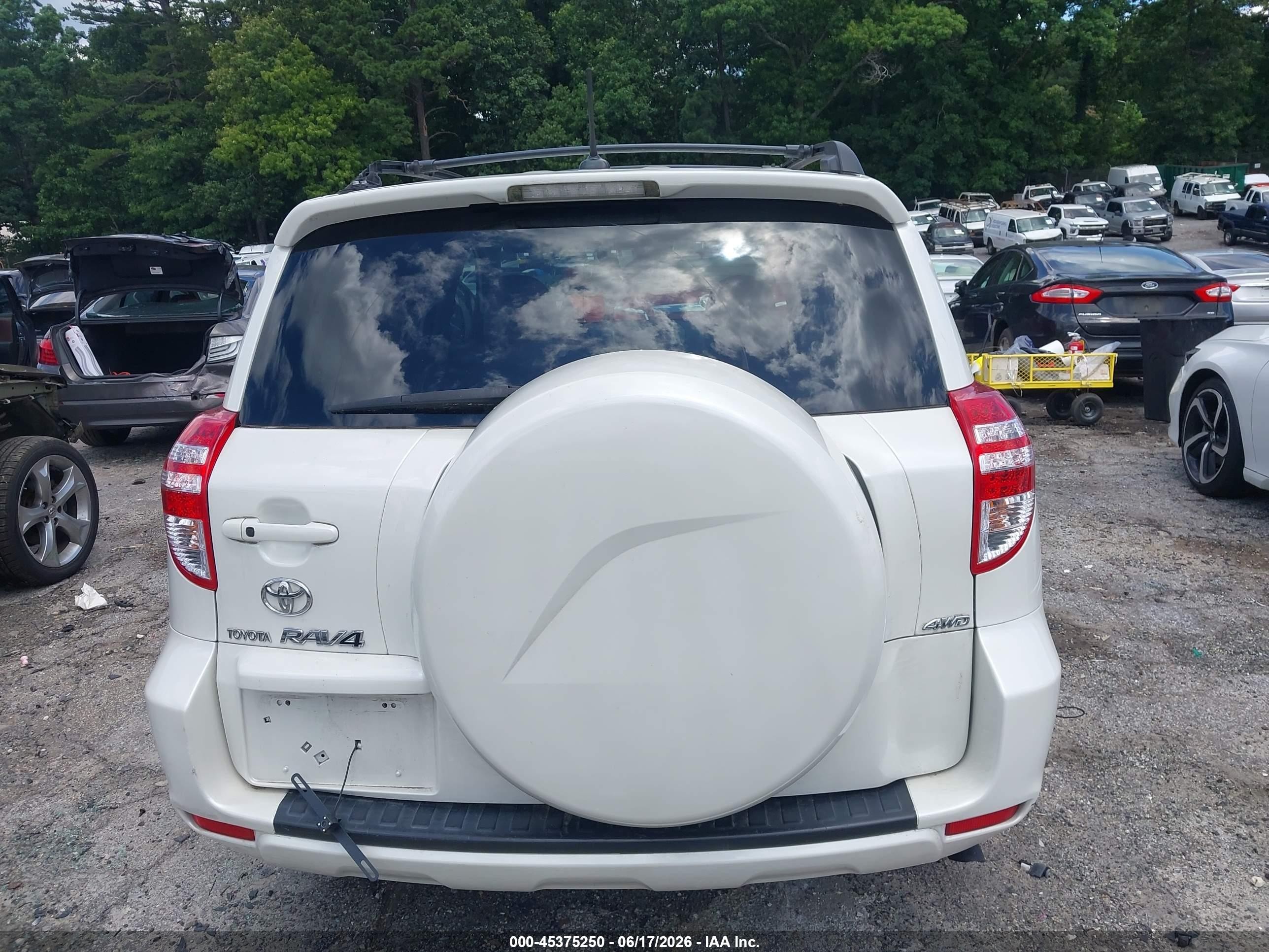2009 Toyota Rav4 Limited V6 White vin: JTMBK31V695081925