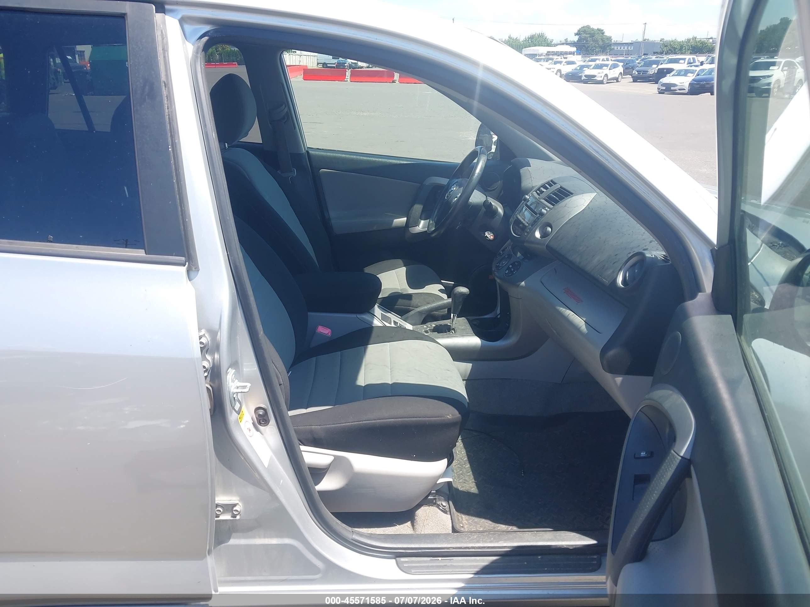 2007 Toyota Rav4 Limited Серебряный vin: JTMBK31V775037932