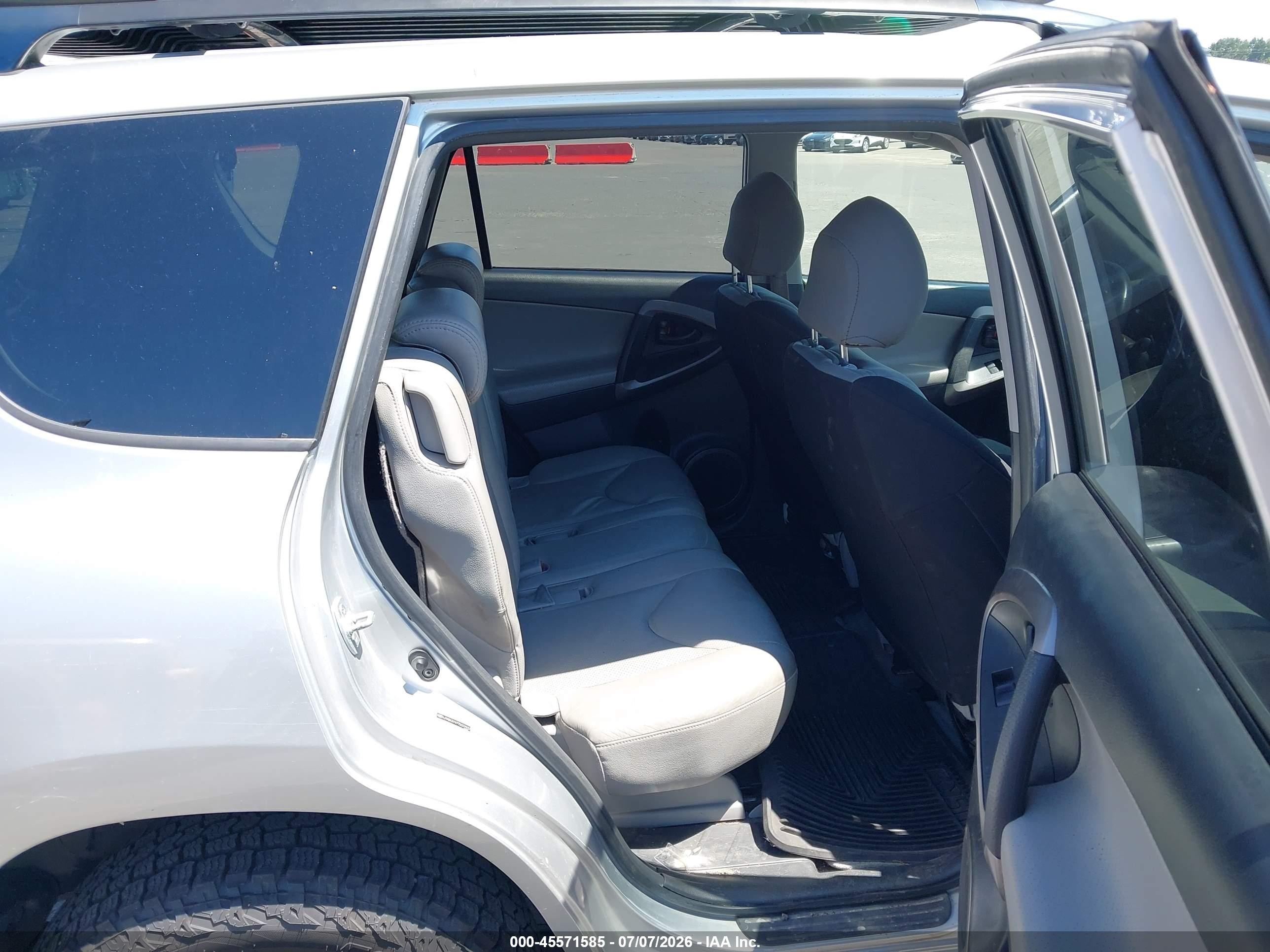 2007 Toyota Rav4 Limited Серебряный vin: JTMBK31V775037932