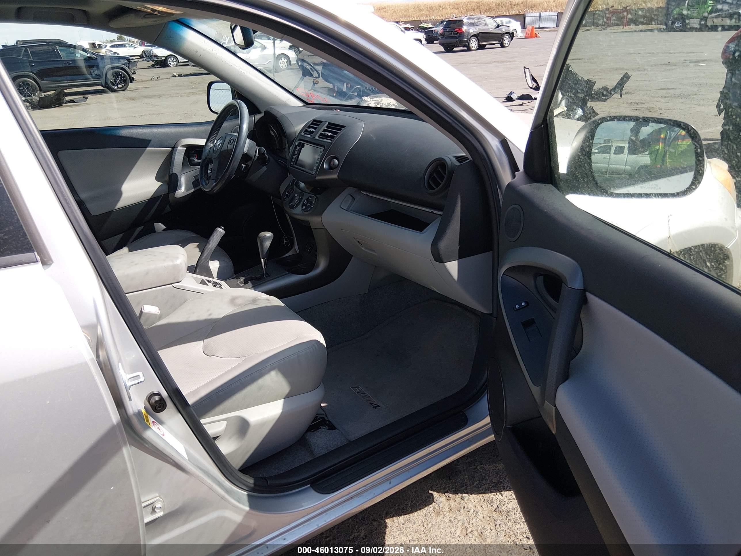 2009 Toyota Rav4 Limited V6 Silver vin: JTMBK31V79D008777