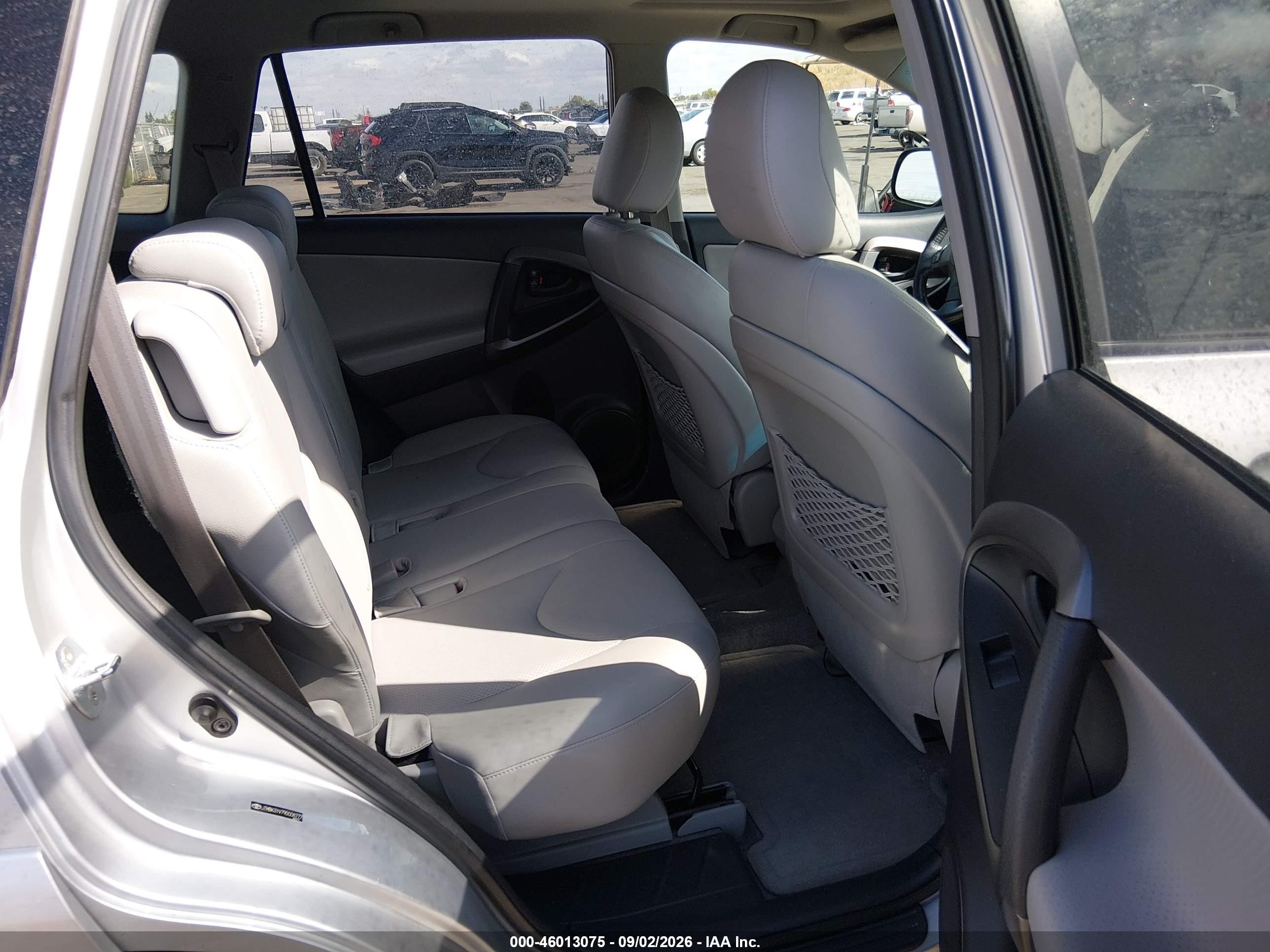 2009 Toyota Rav4 Limited V6 Silver vin: JTMBK31V79D008777