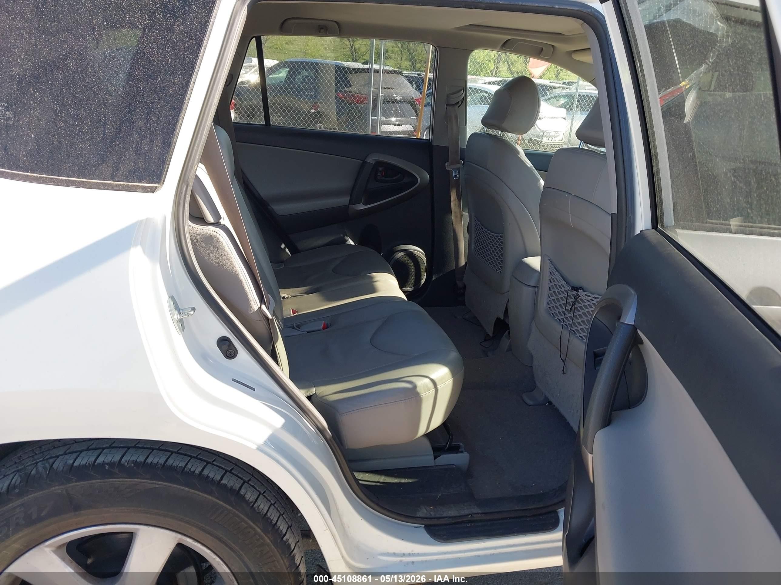 2007 Toyota Rav4 Limited V6 White vin: JTMBK31V875037406