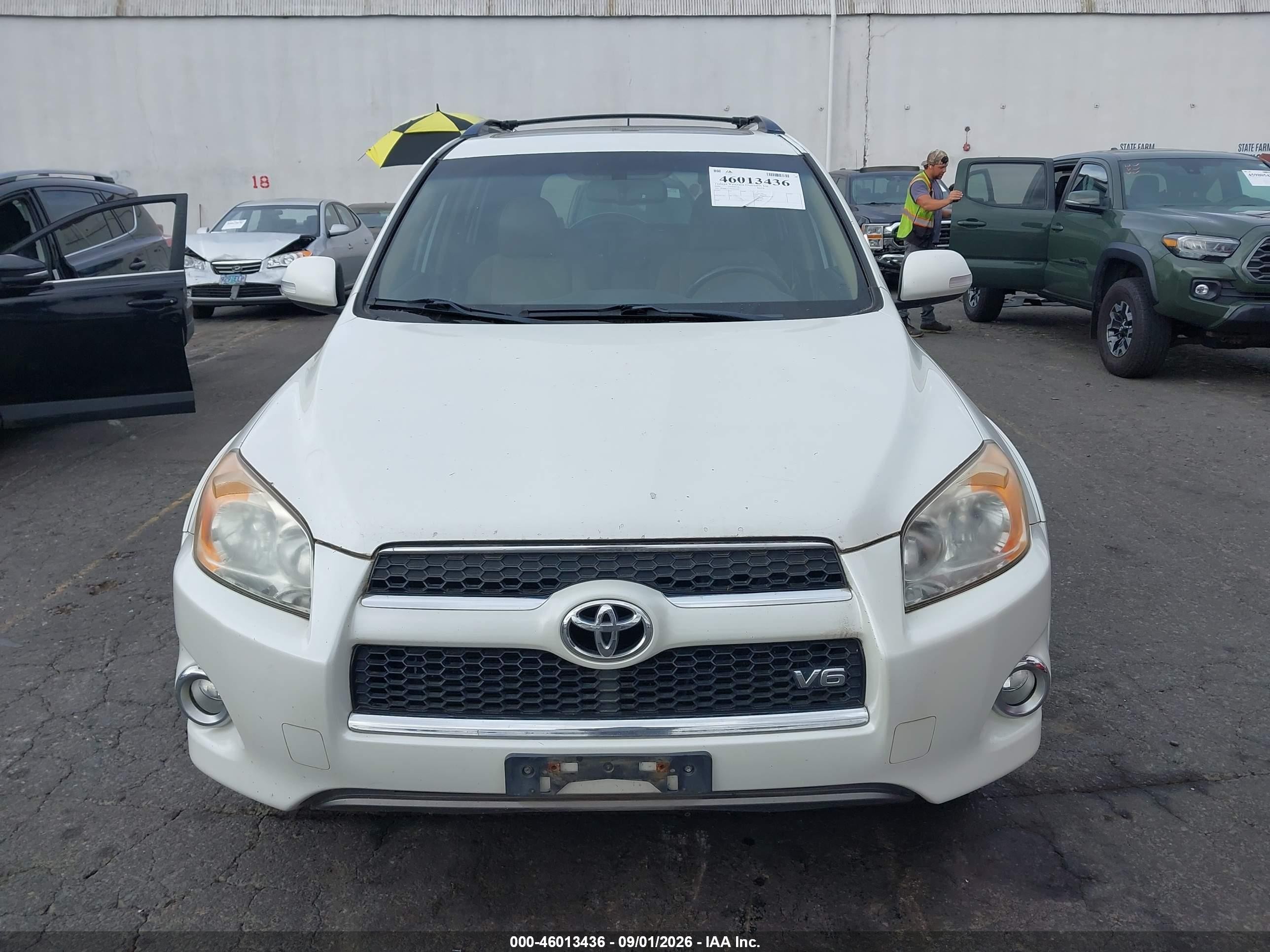 2009 Toyota Rav4 Limited V6 White vin: JTMBK31V895073695