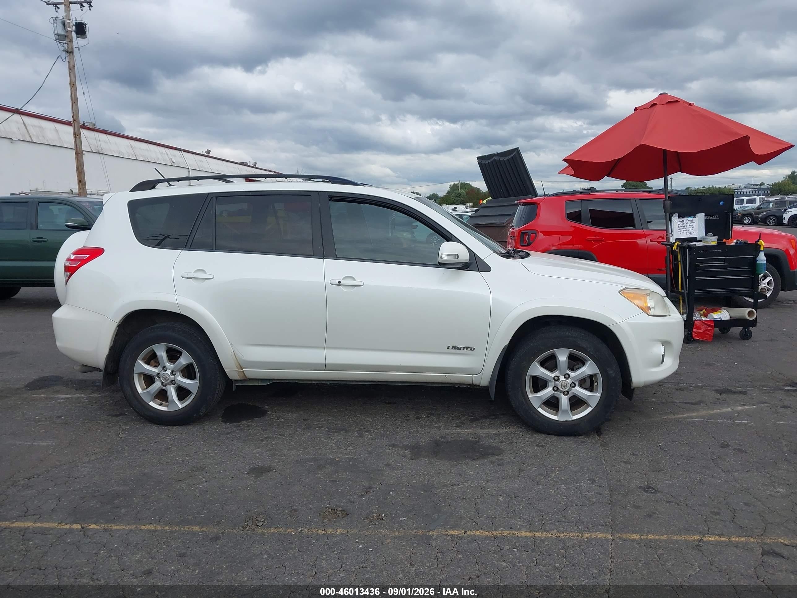 2009 Toyota Rav4 Limited V6 White vin: JTMBK31V895073695