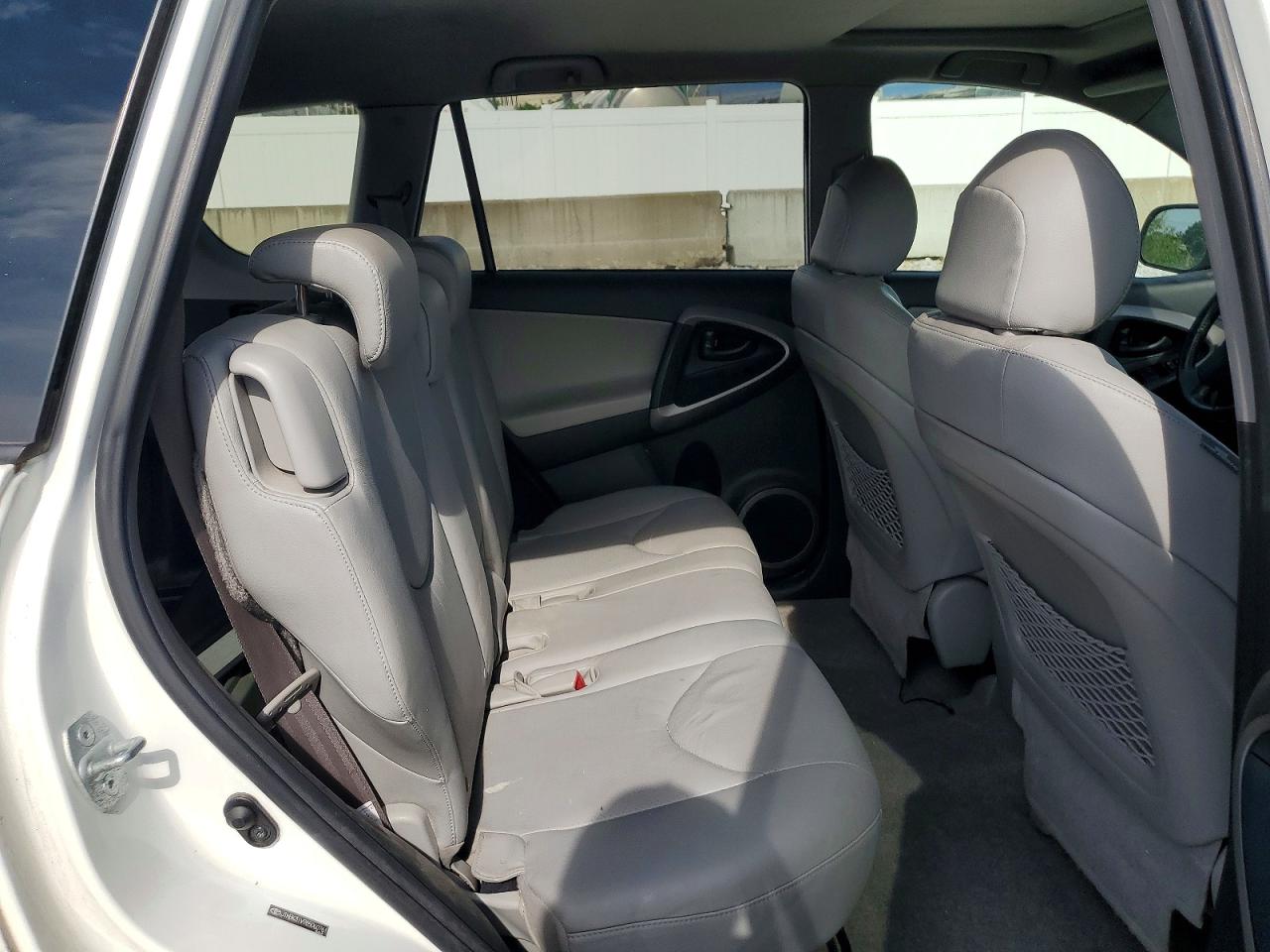 2008 Toyota Rav4 Limited White vin: JTMBK31V985060761