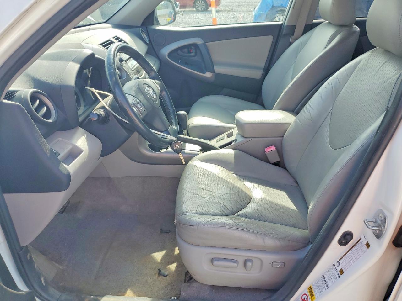 2008 Toyota Rav4 Limited White vin: JTMBK31V985060761