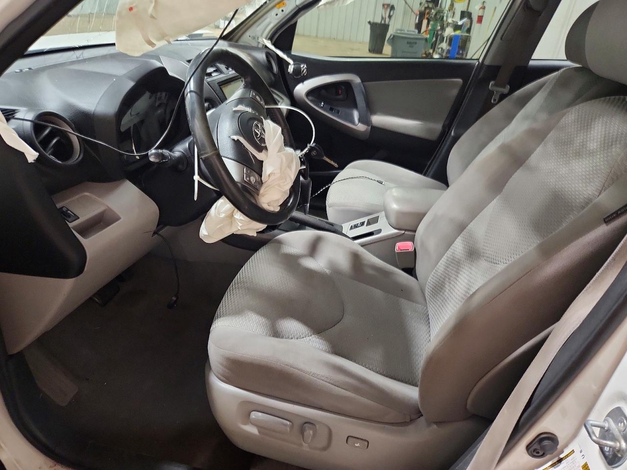 2008 Toyota Rav4 White vin: JTMBK31V985064695