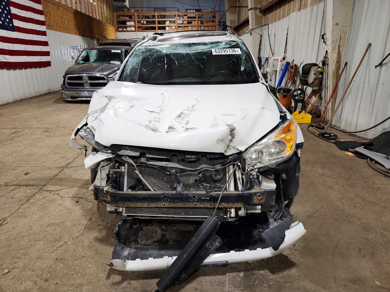2008 Toyota Rav4 White vin: JTMBK31V985064695