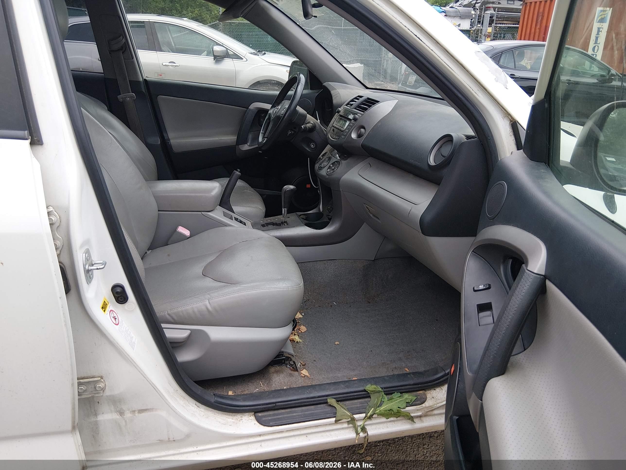 2007 Toyota Rav4 Limited V6 White vin: JTMBK31VX75029520