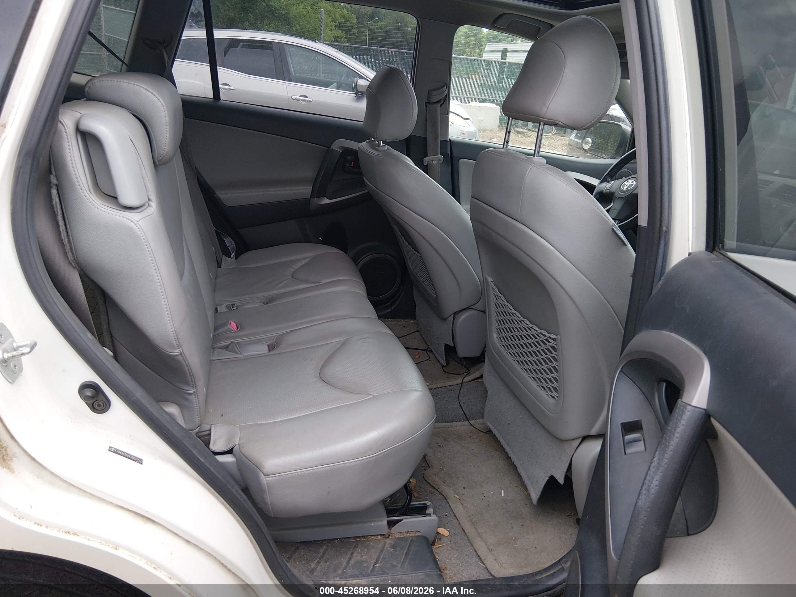 2007 Toyota Rav4 Limited V6 White vin: JTMBK31VX75029520