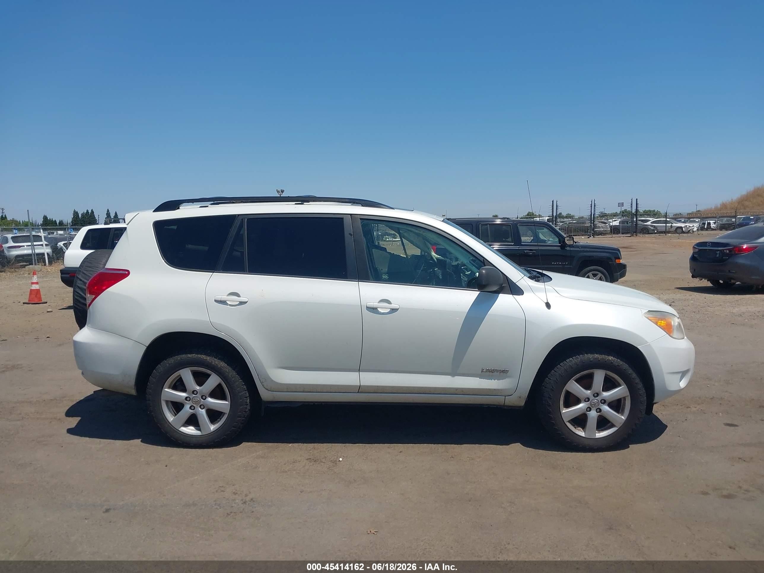 2007 Toyota Rav4 Limited White vin: JTMBK31VX75030215