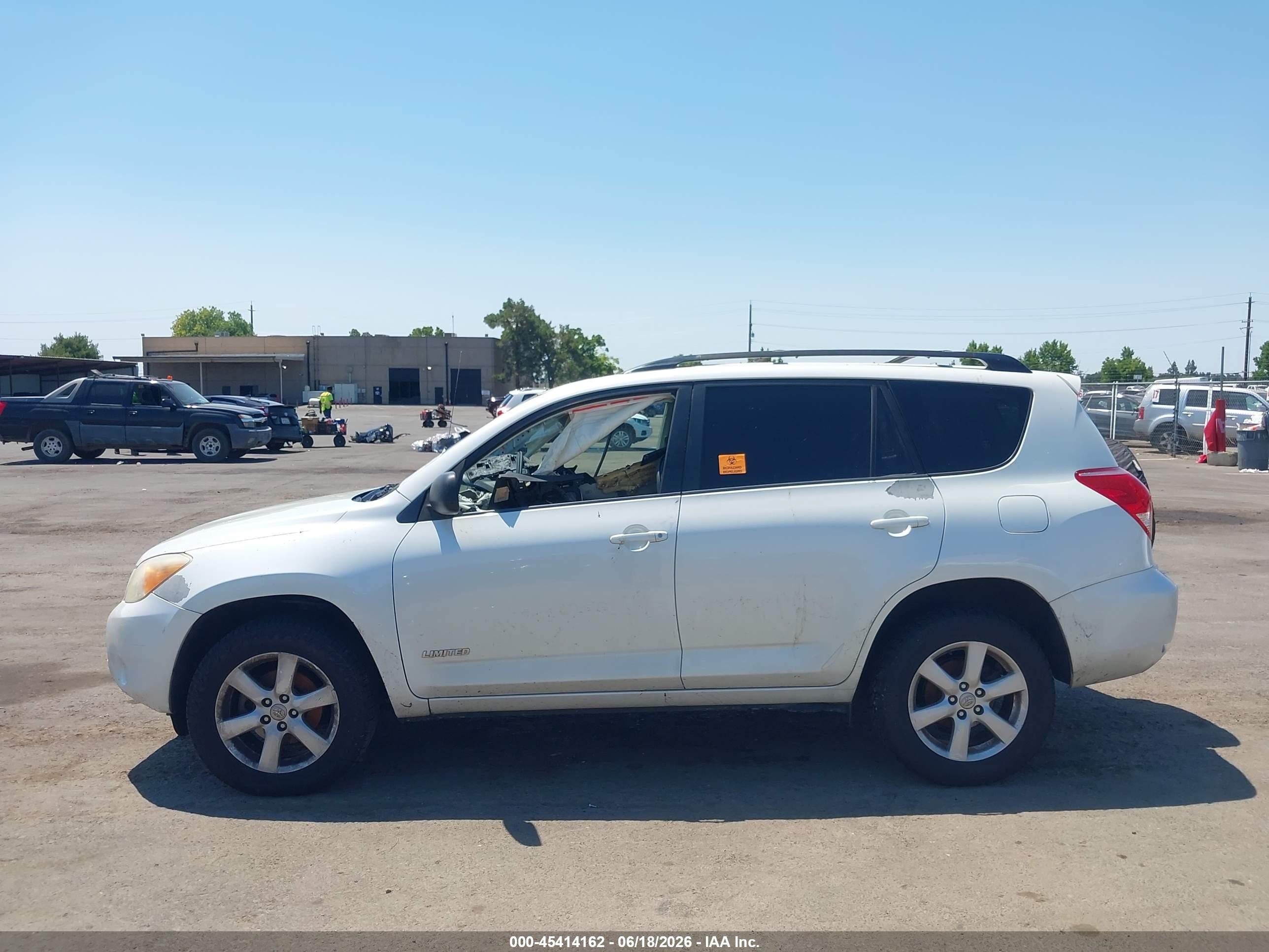 2007 Toyota Rav4 Limited White vin: JTMBK31VX75030215