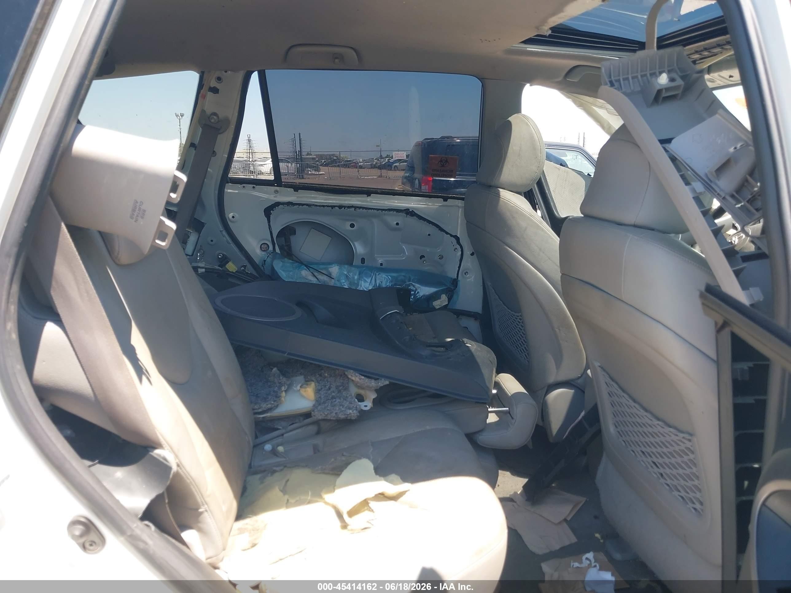 2007 Toyota Rav4 Limited White vin: JTMBK31VX75030215