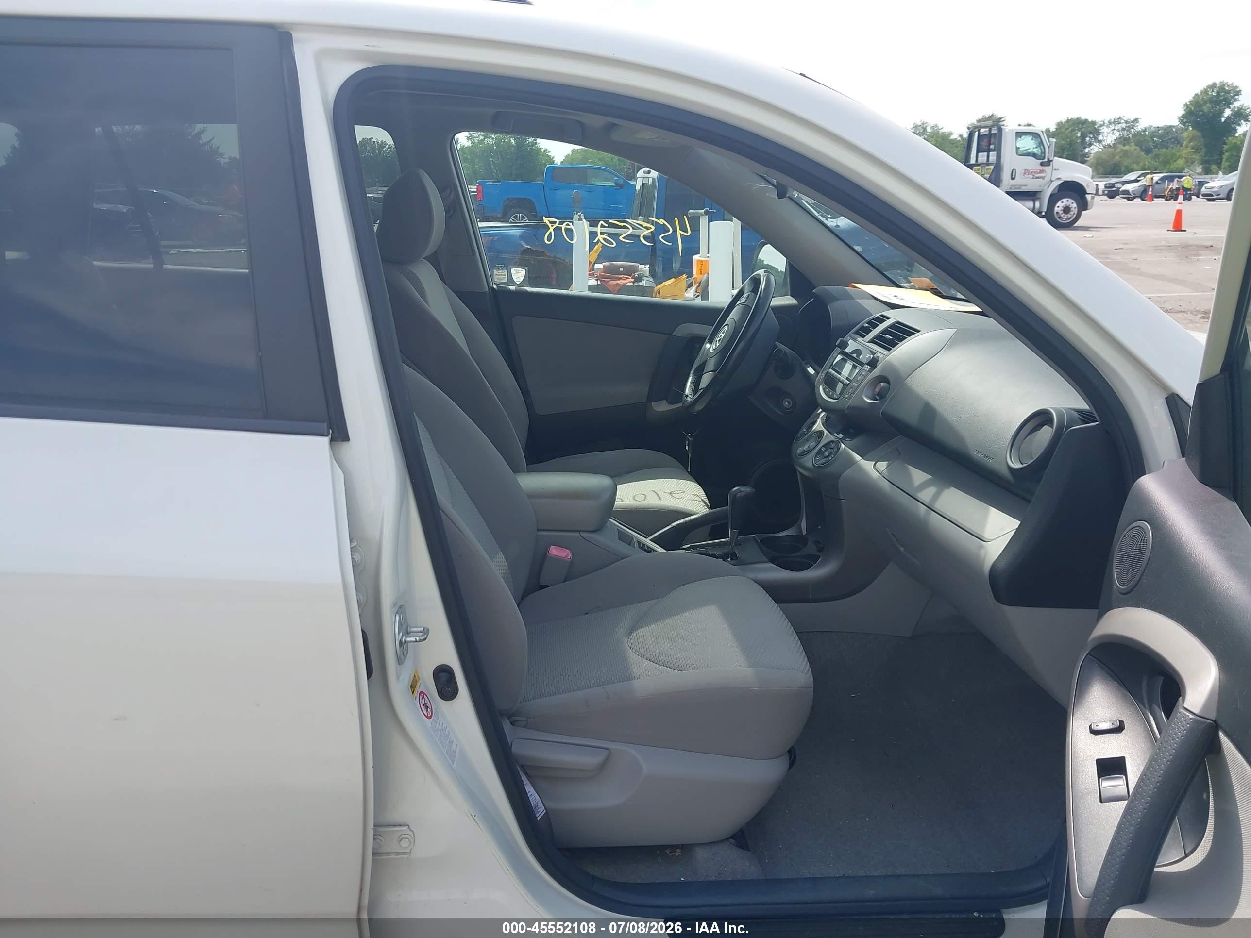 2007 Toyota Rav4 Limited White vin: JTMBK31VX75030294