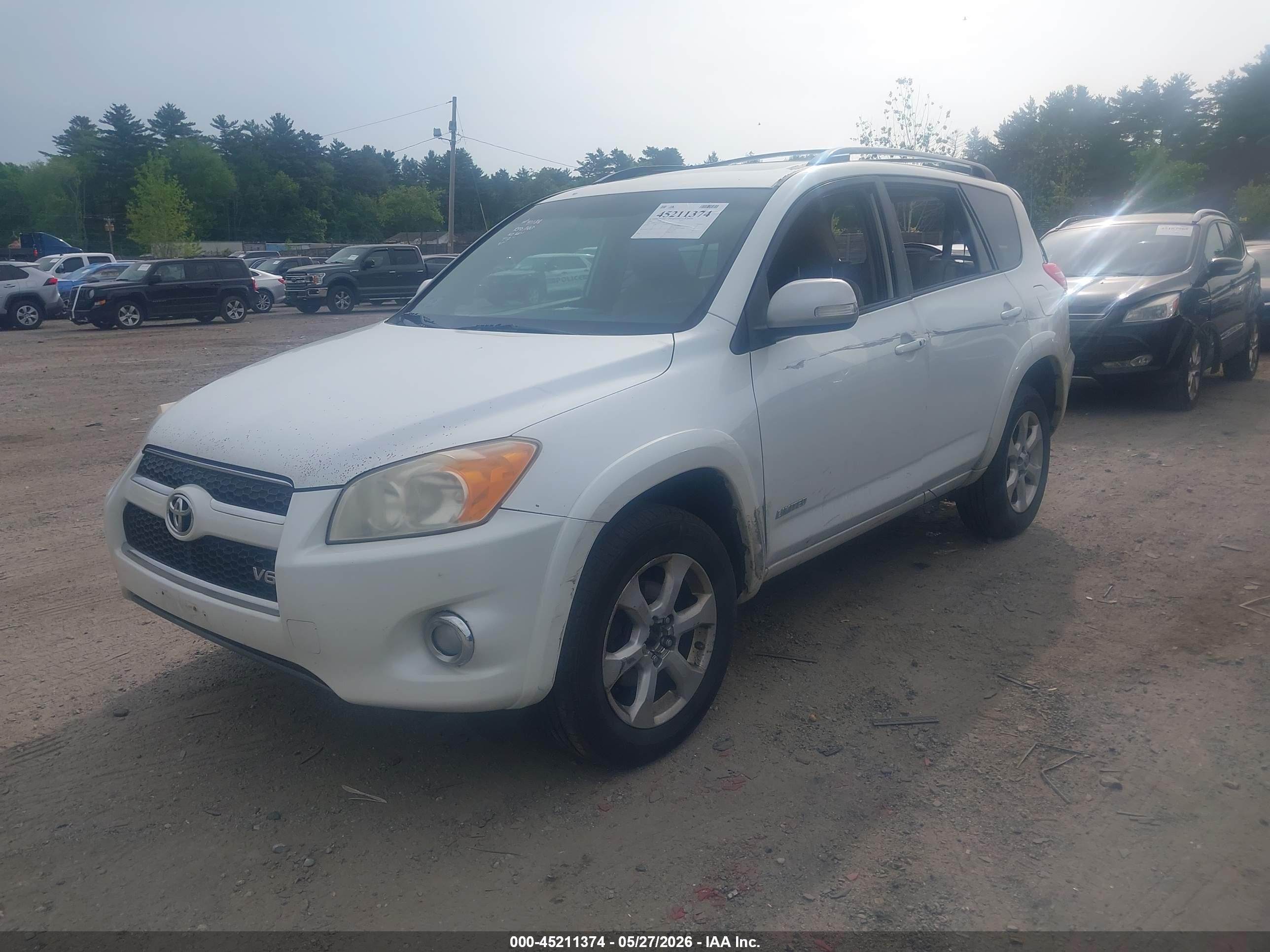 2009 Toyota Rav4 Limited V6 White vin: JTMBK31VX95071804