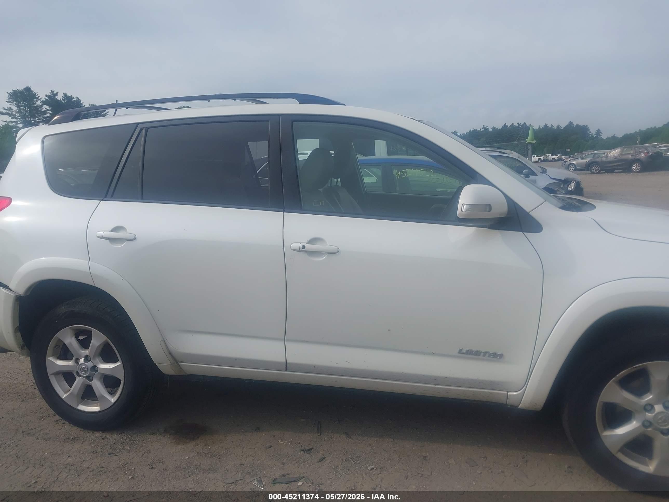 2009 Toyota Rav4 Limited V6 White vin: JTMBK31VX95071804